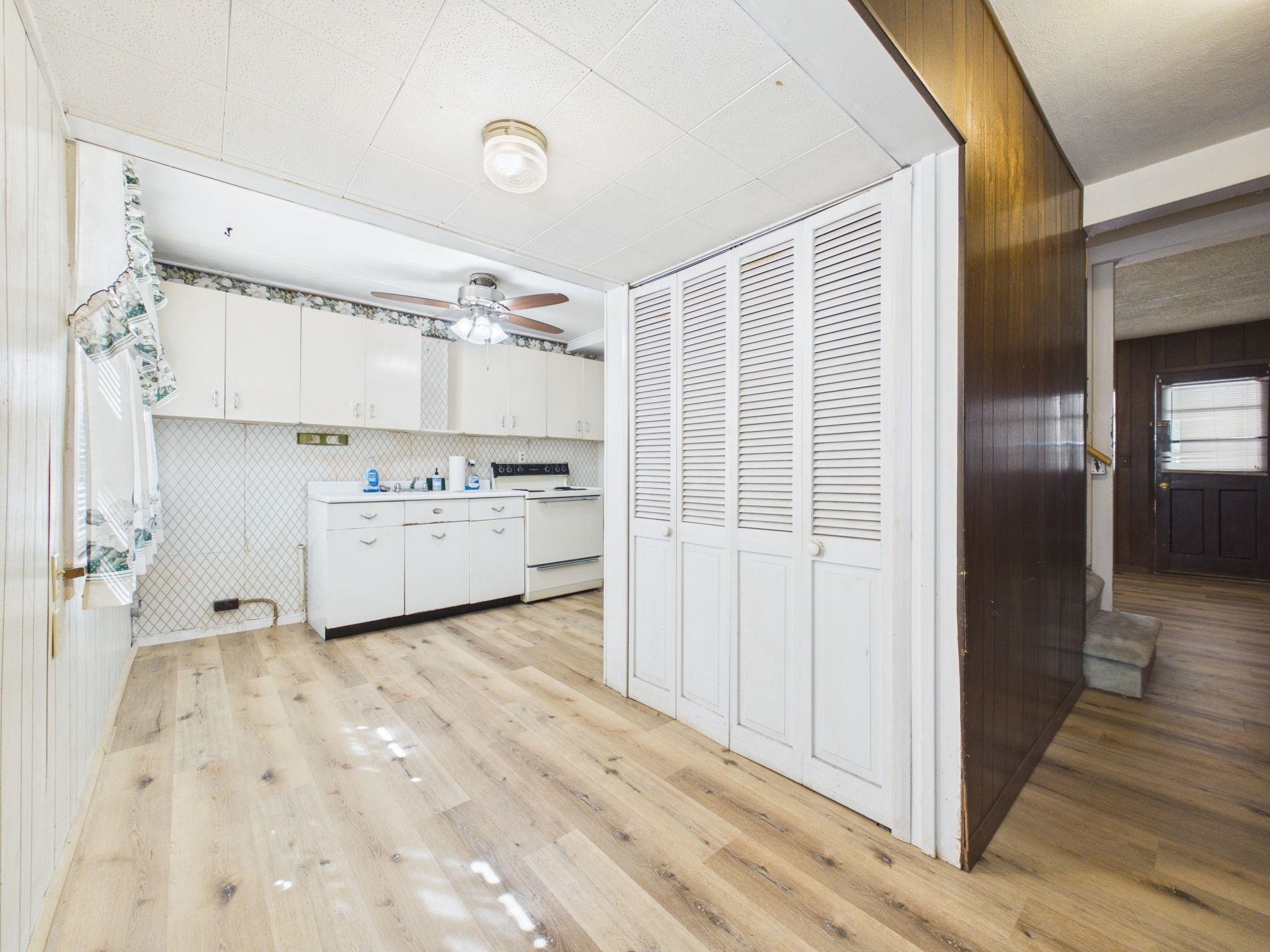 1040 S Pershing Property Photo 7
