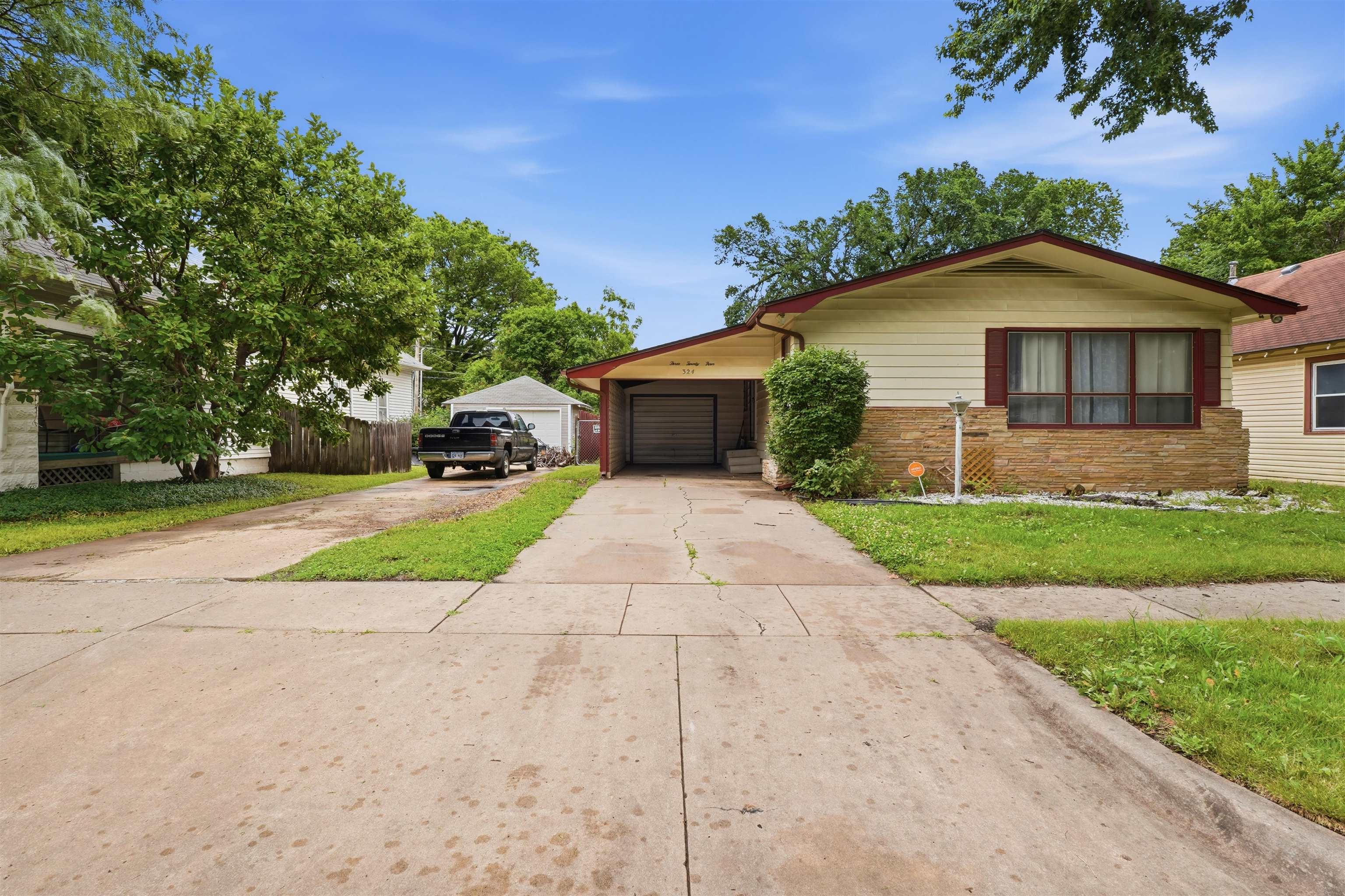 324 S Green