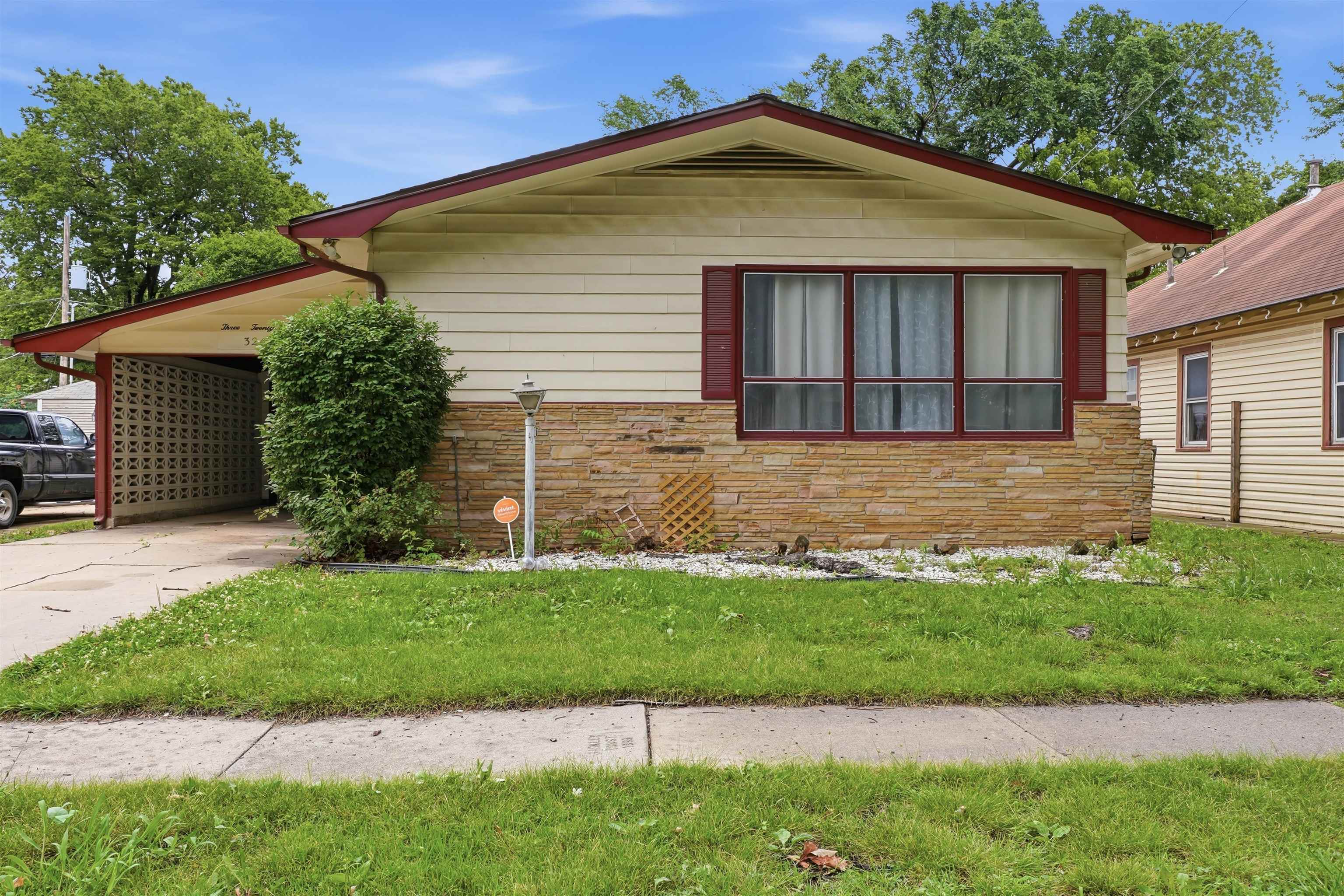 324 S Green Property Photo 2