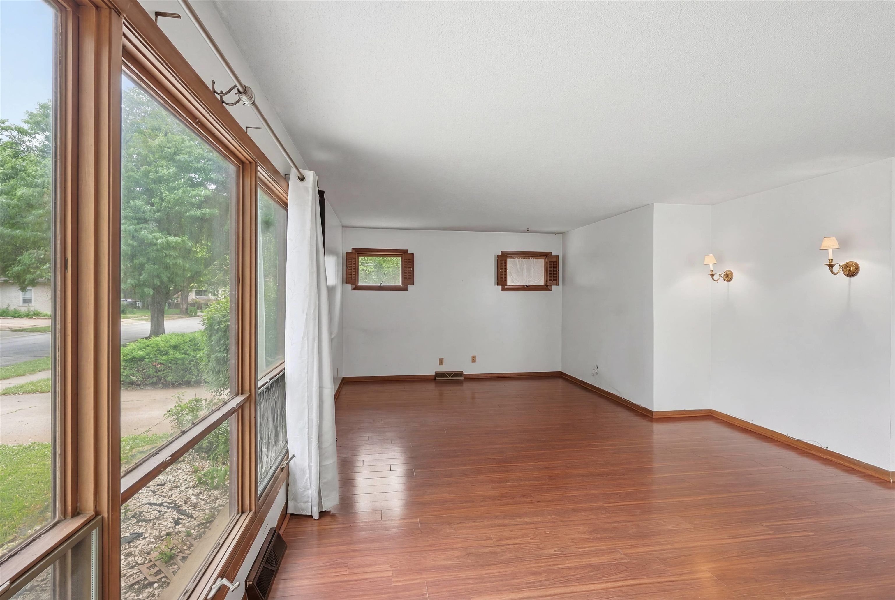 324 S Green Property Photo 3