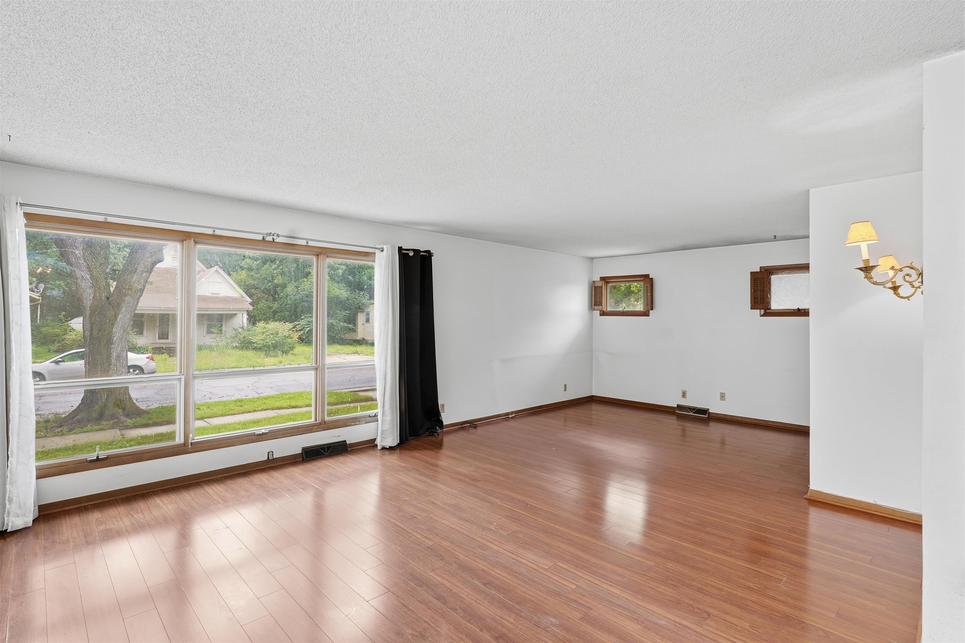 324 S Green Property Photo 4