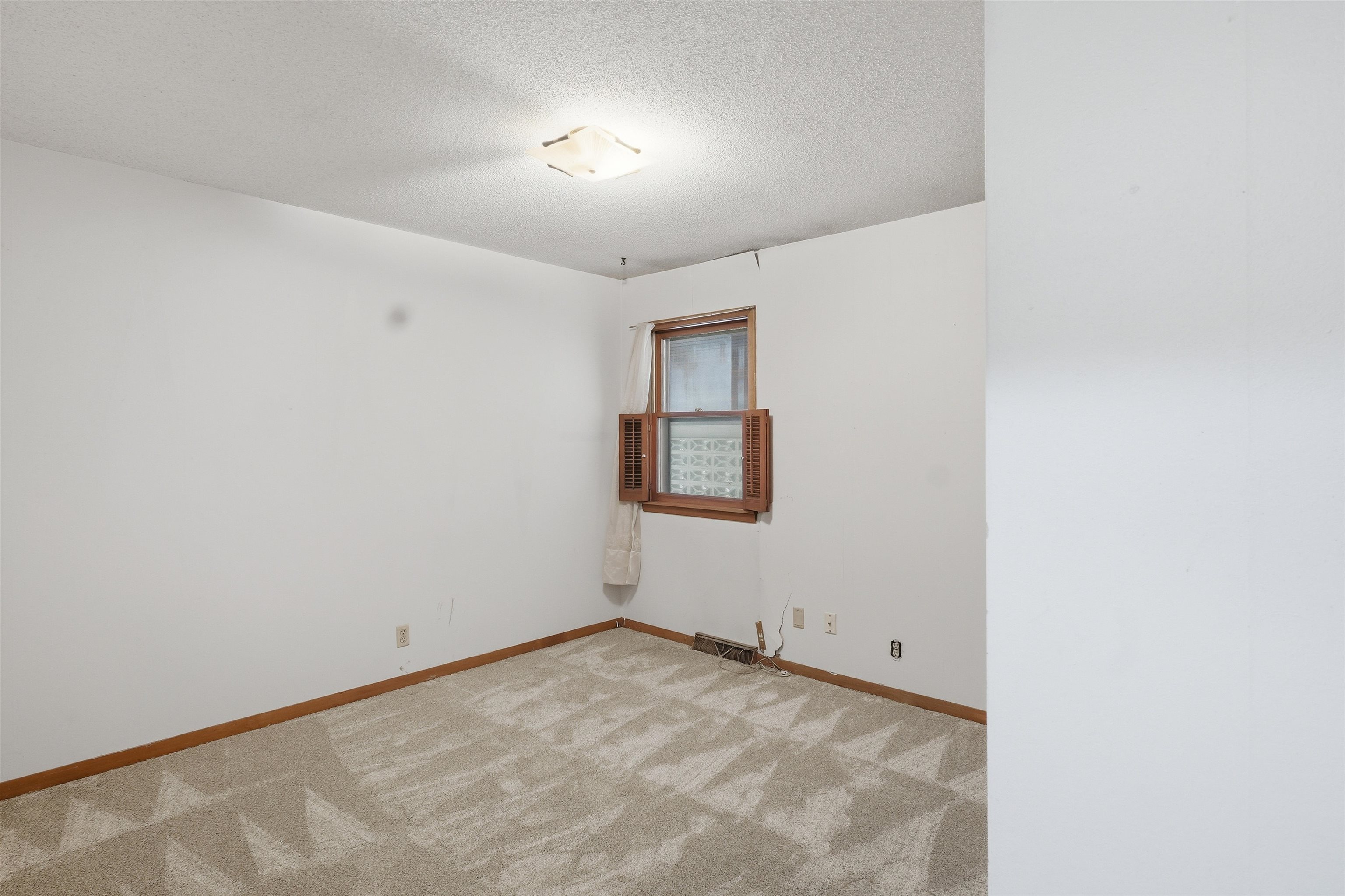 324 S Green Property Photo 8