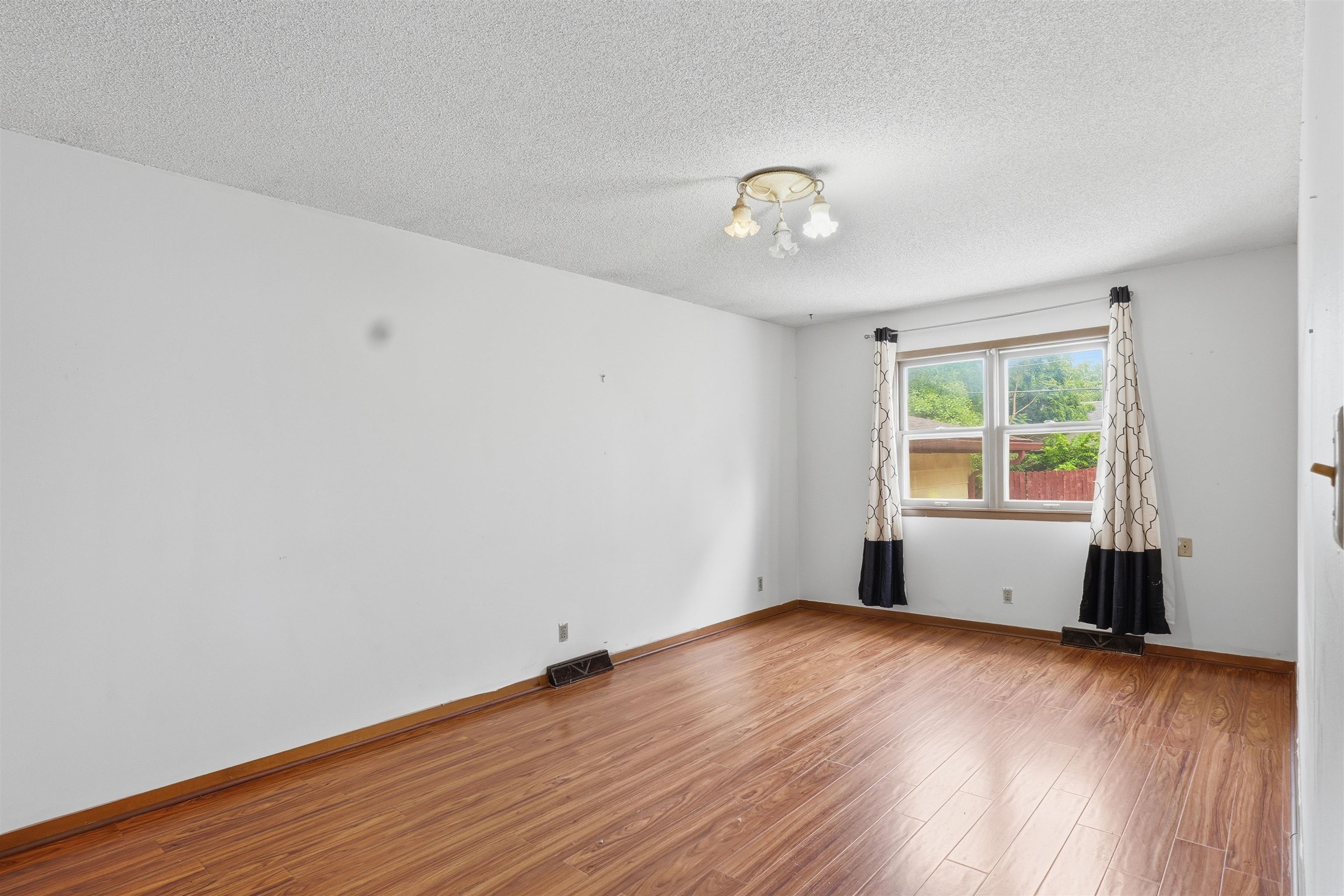 324 S Green Property Photo 11