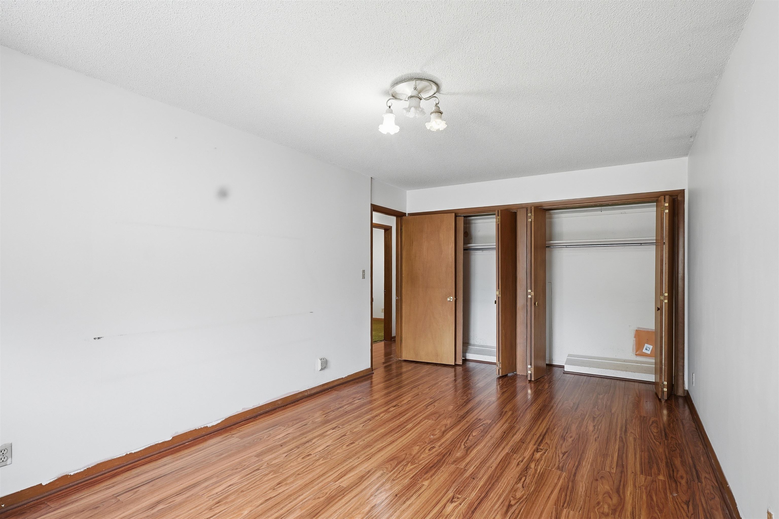 324 S Green Property Photo 12