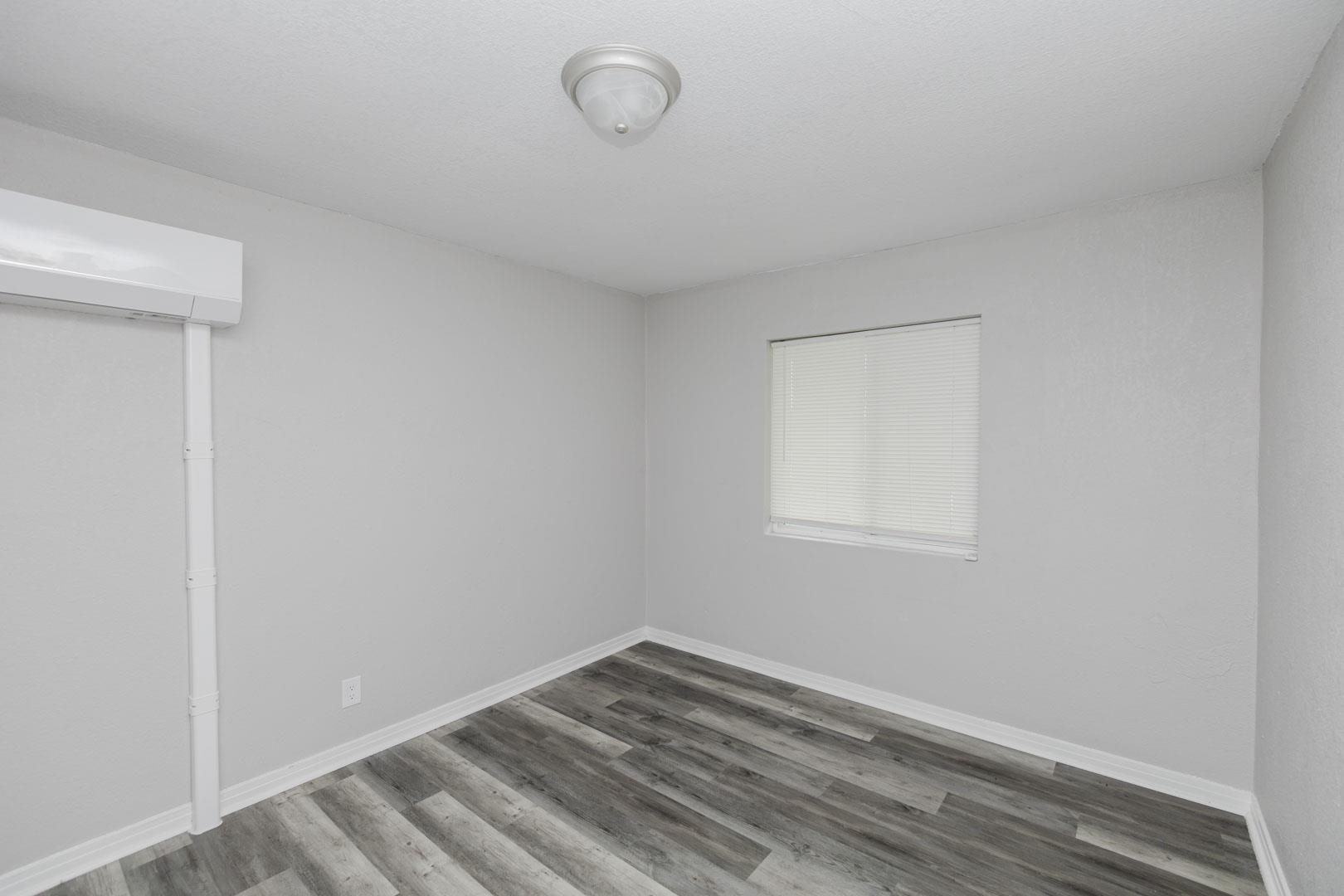 604-610 S Hunter Property Photo 25