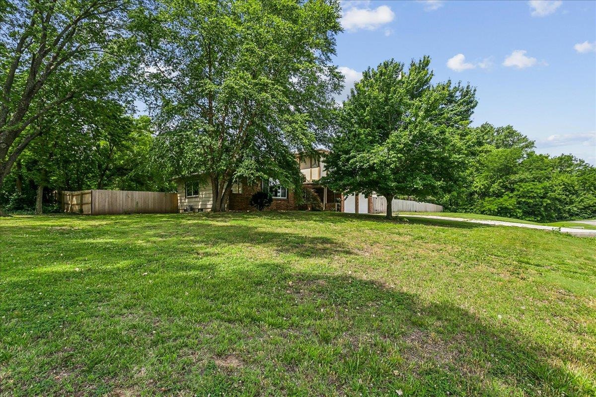 1113 E Springdale Property Photo 2