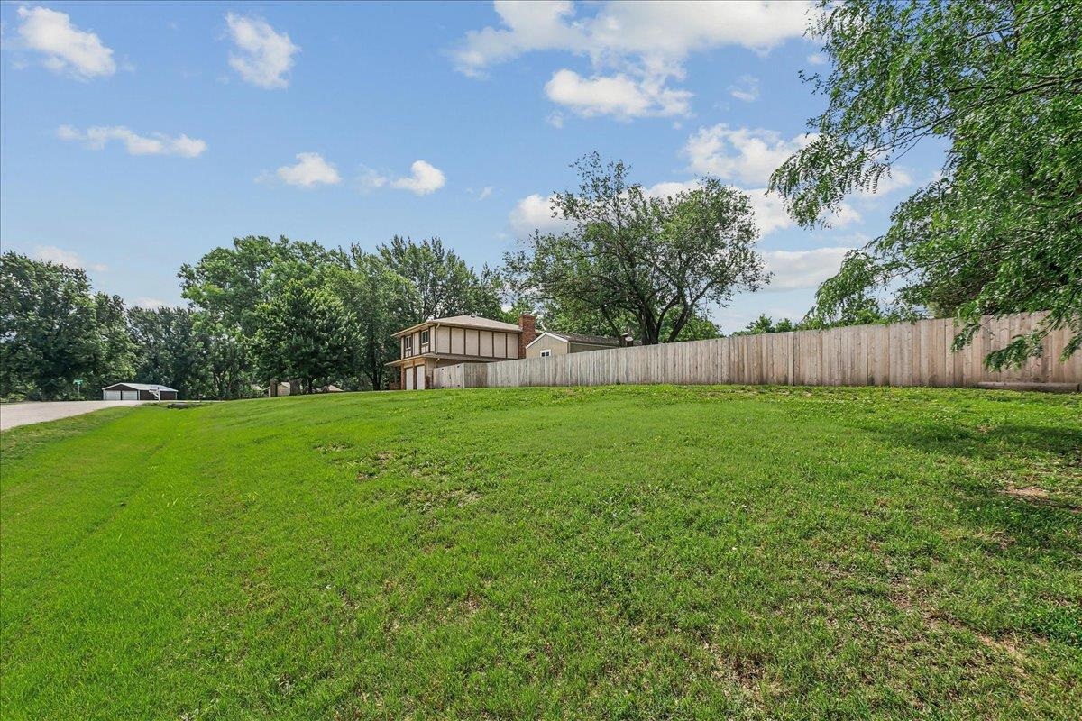 1113 E Springdale Property Photo 3