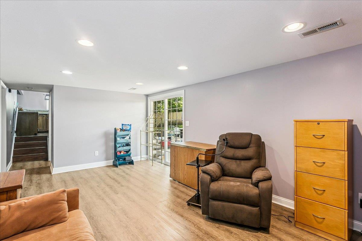 1113 E Springdale Property Photo 19