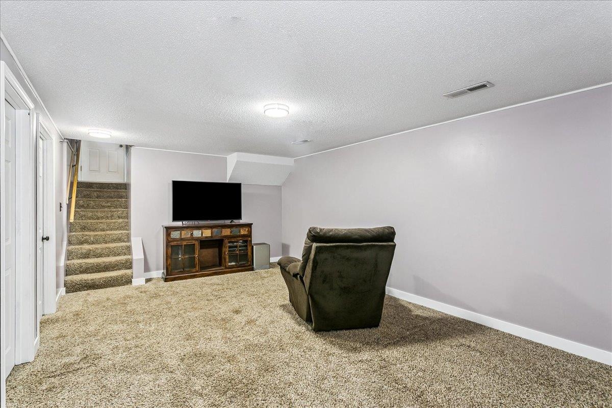 1113 E Springdale Property Photo 32