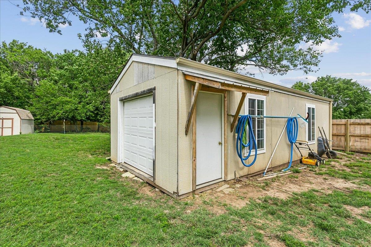 1113 E Springdale Property Photo 36