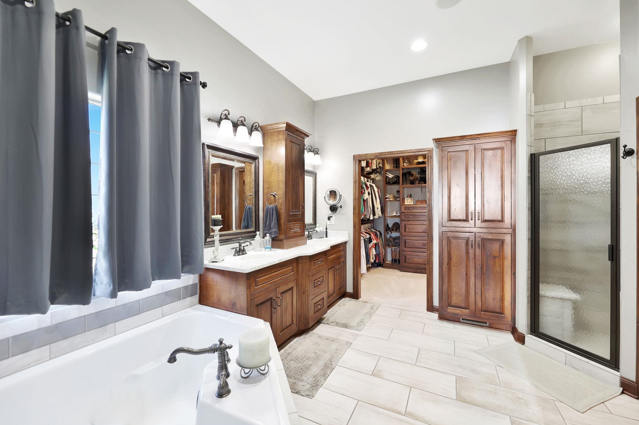 2202 N Foxfire Ct. Property Photo 22