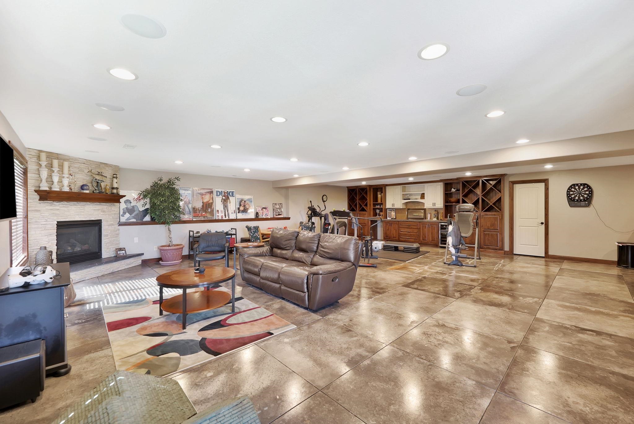 2202 N Foxfire Ct. Property Photo 30