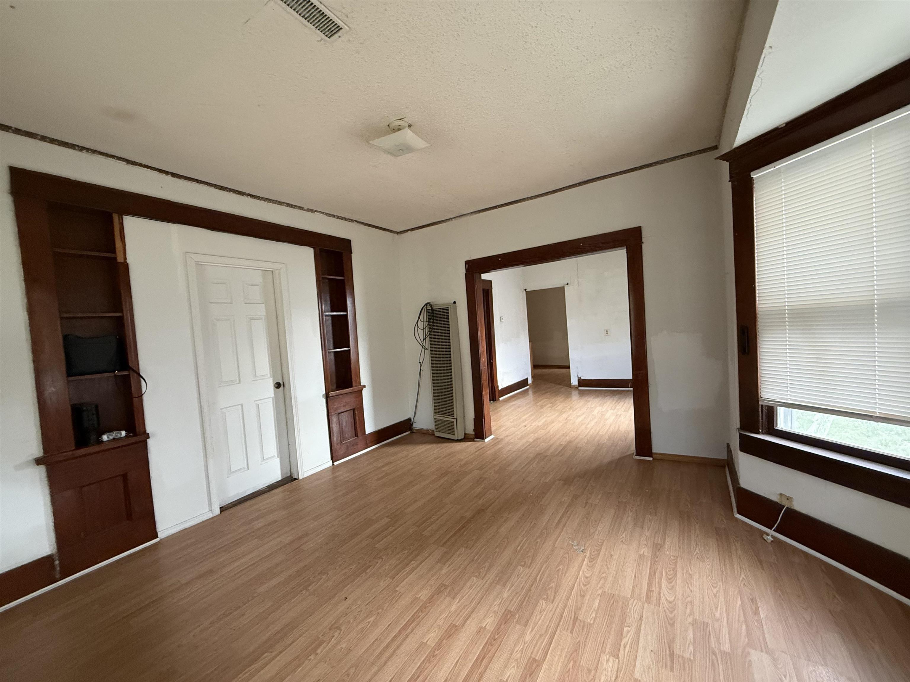 609 E 13th Property Photo 10