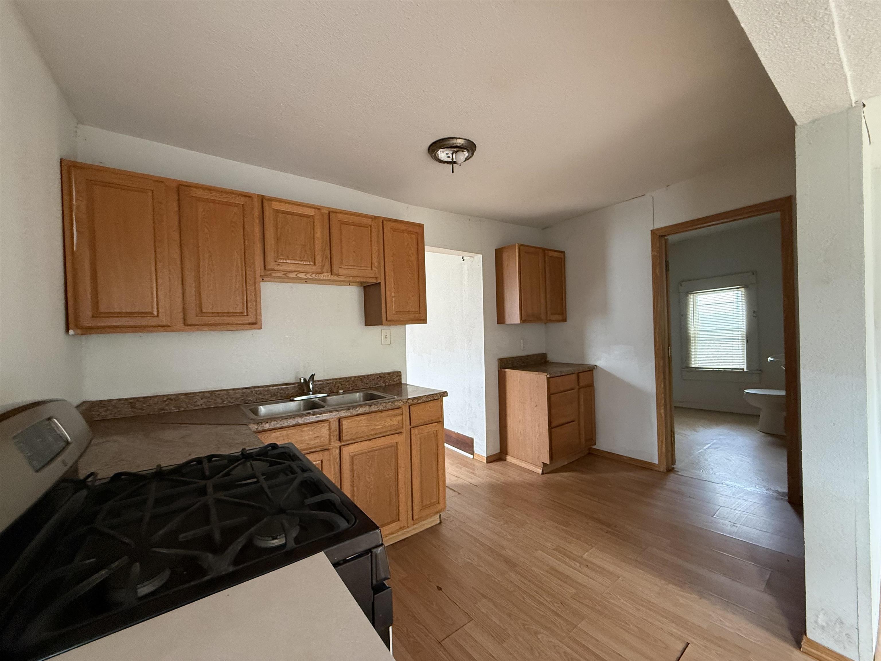 609 E 13th Property Photo 13