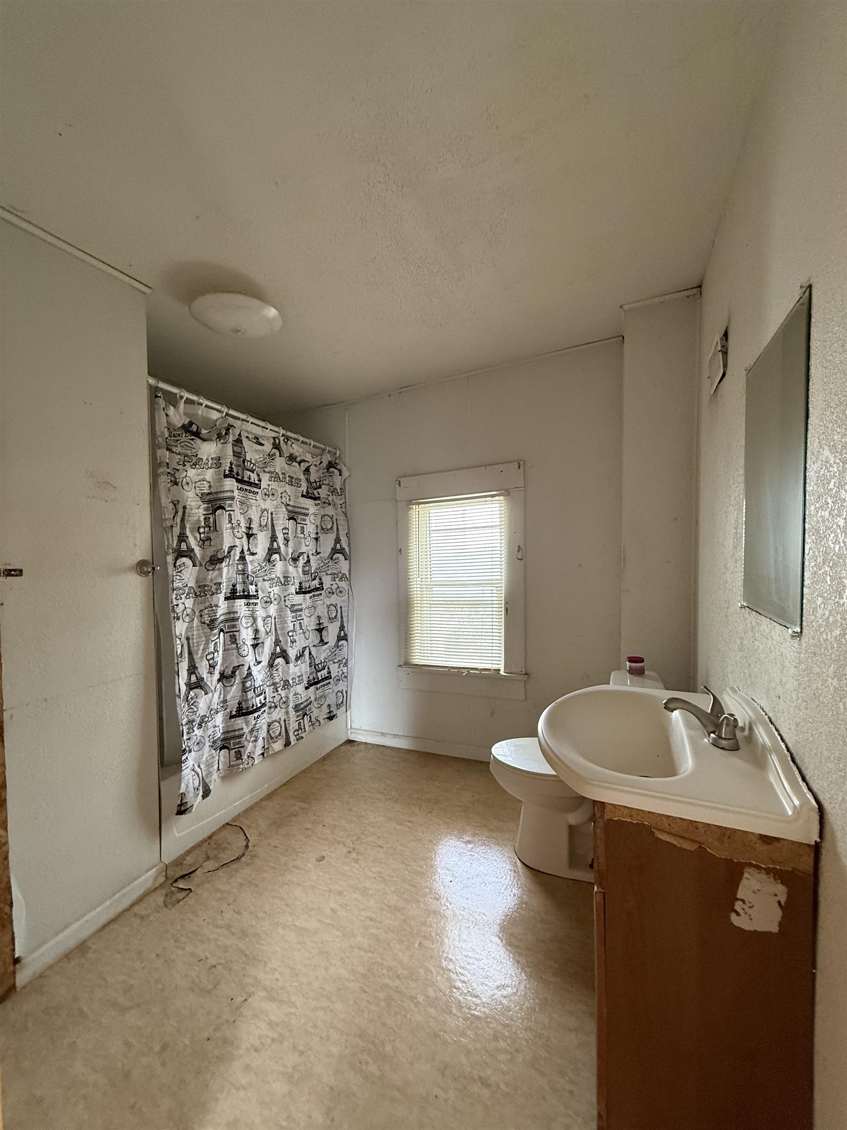 609 E 13th Property Photo 14