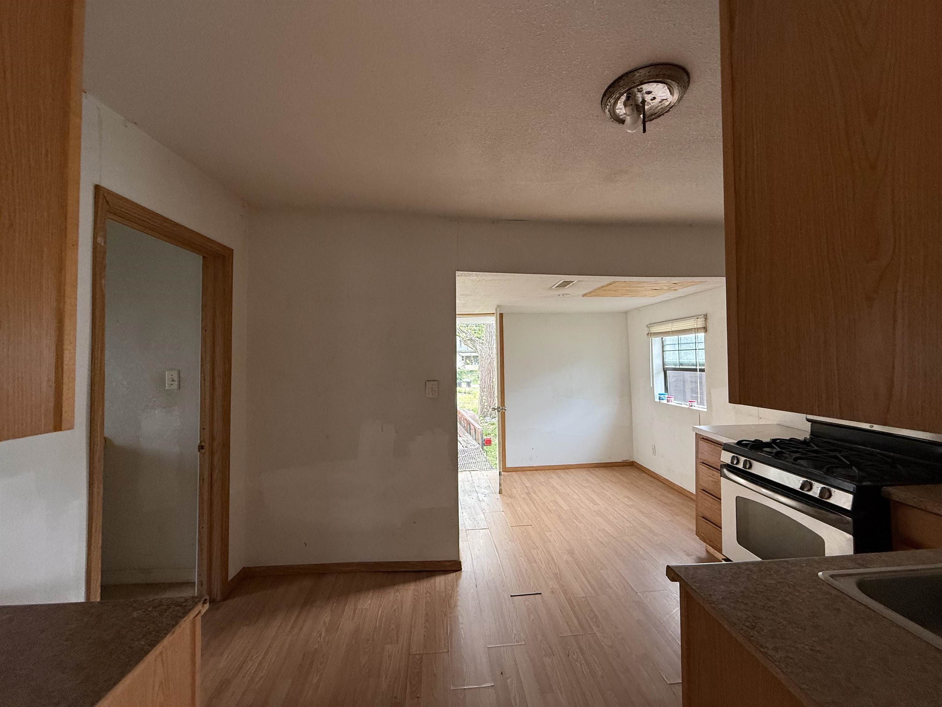 609 E 13th Property Photo 15