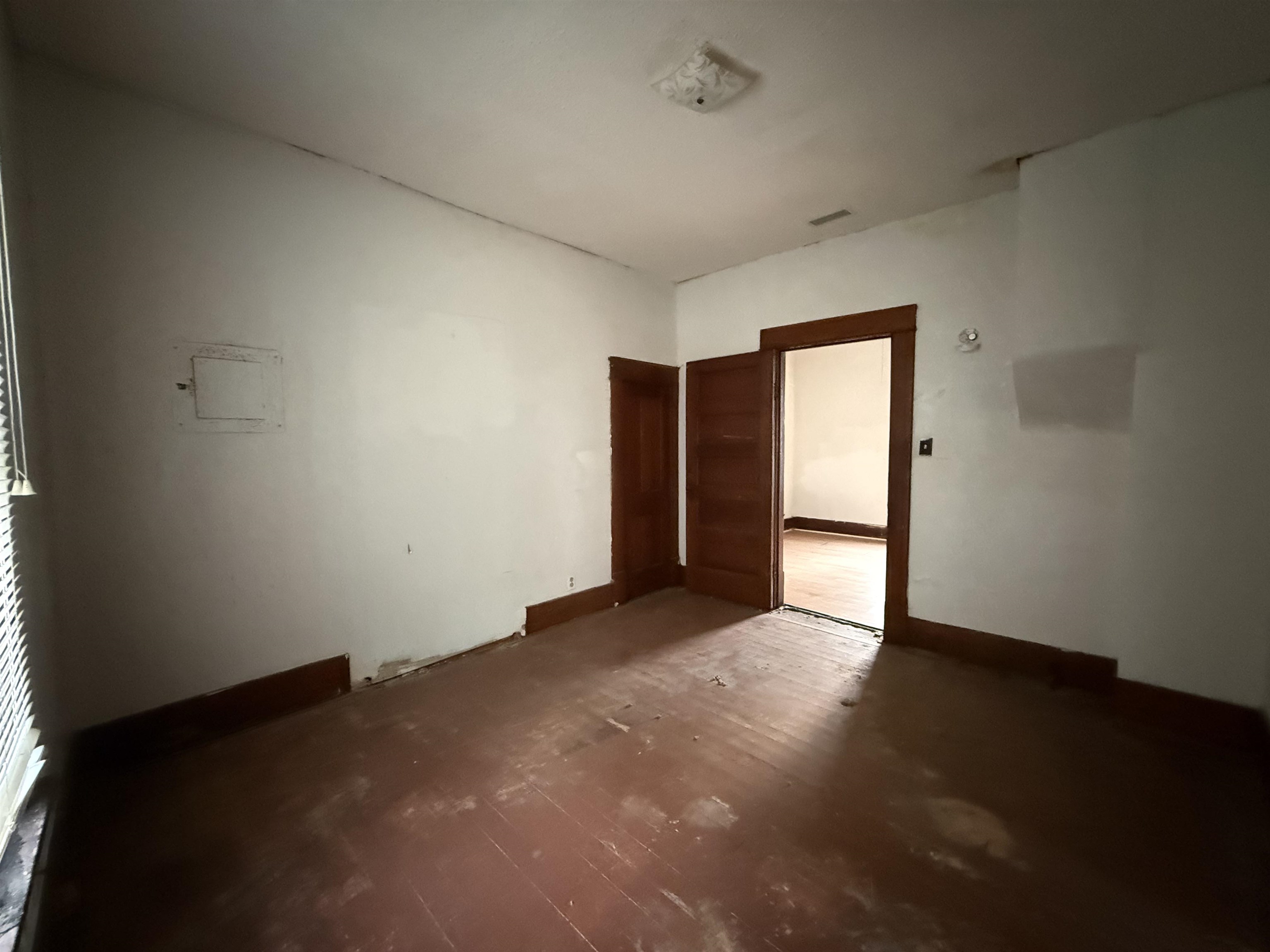 609 E 13th Property Photo 17