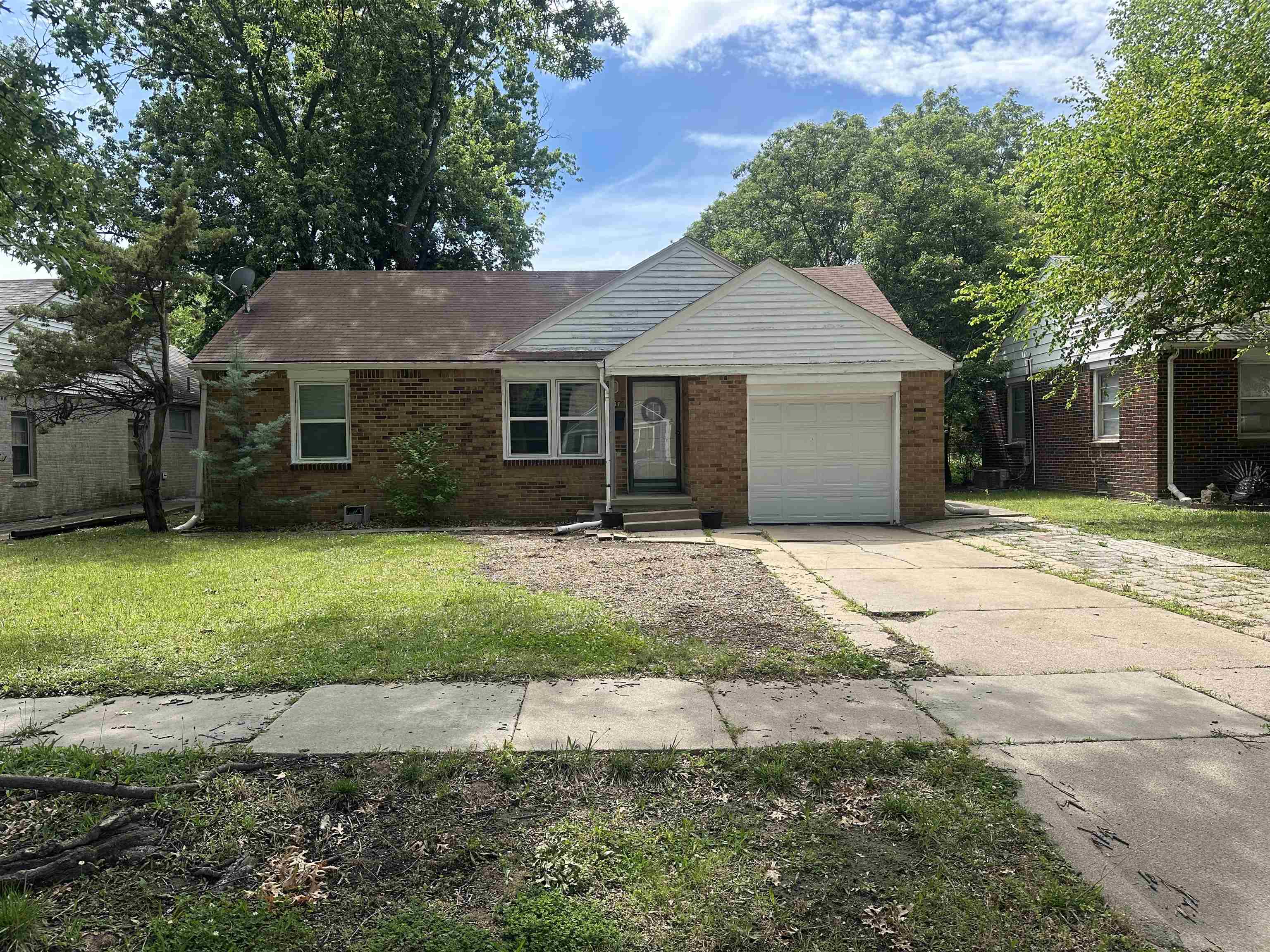 637 S Lightner Dr. Property Photo 1