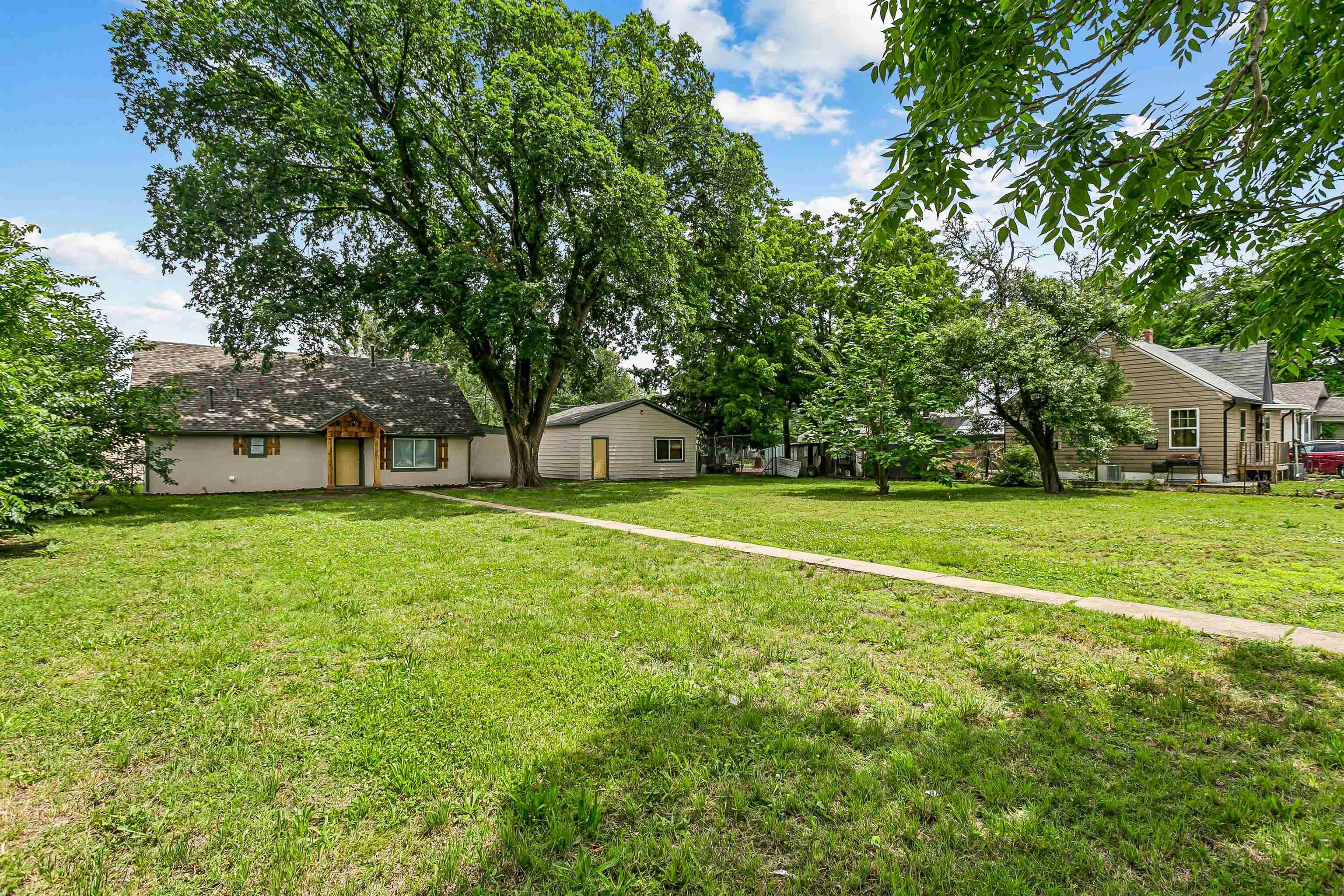 1836 S Laura Ave Property Photo 24