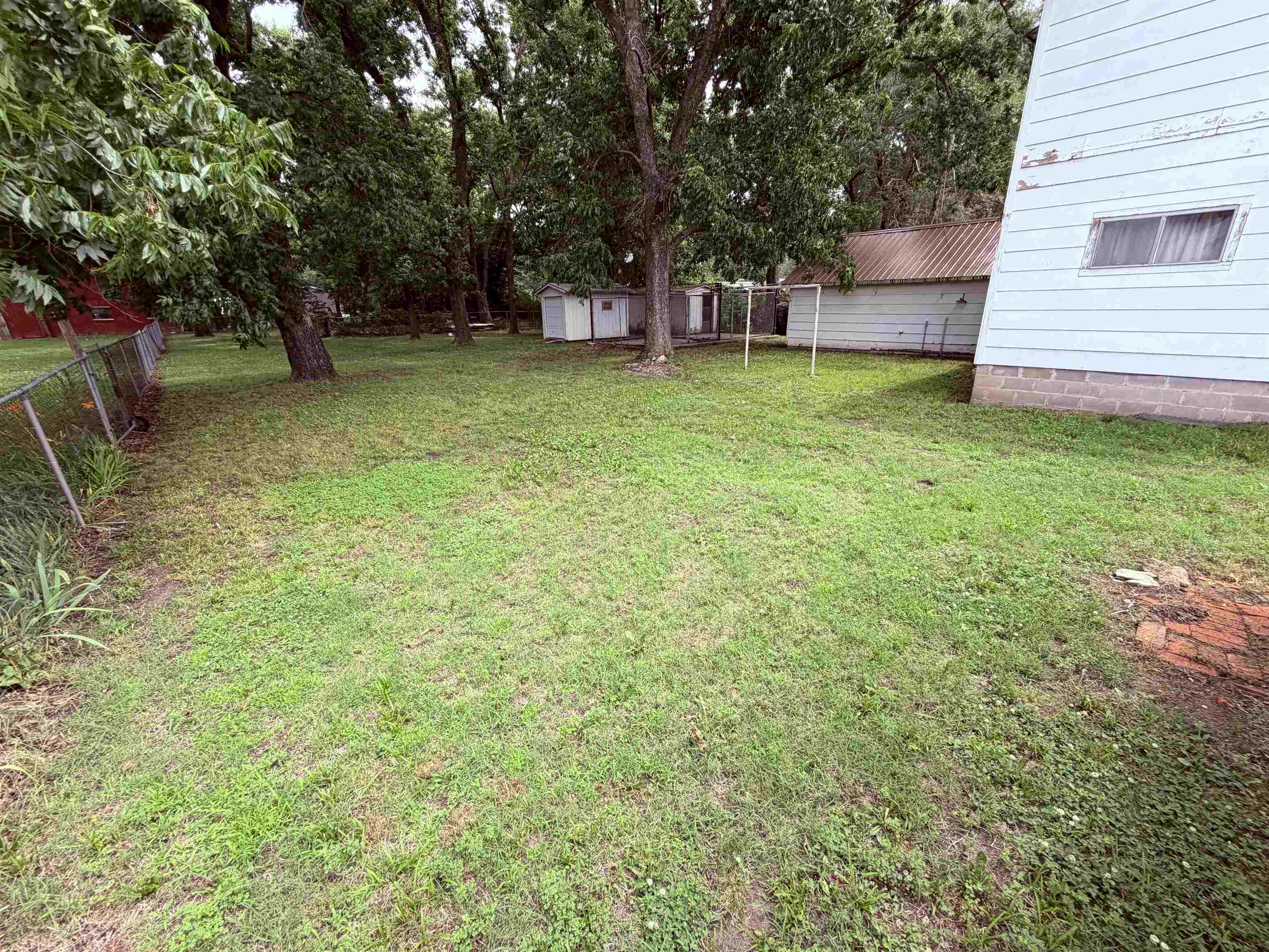 406 E 5th Ave Property Photo 19