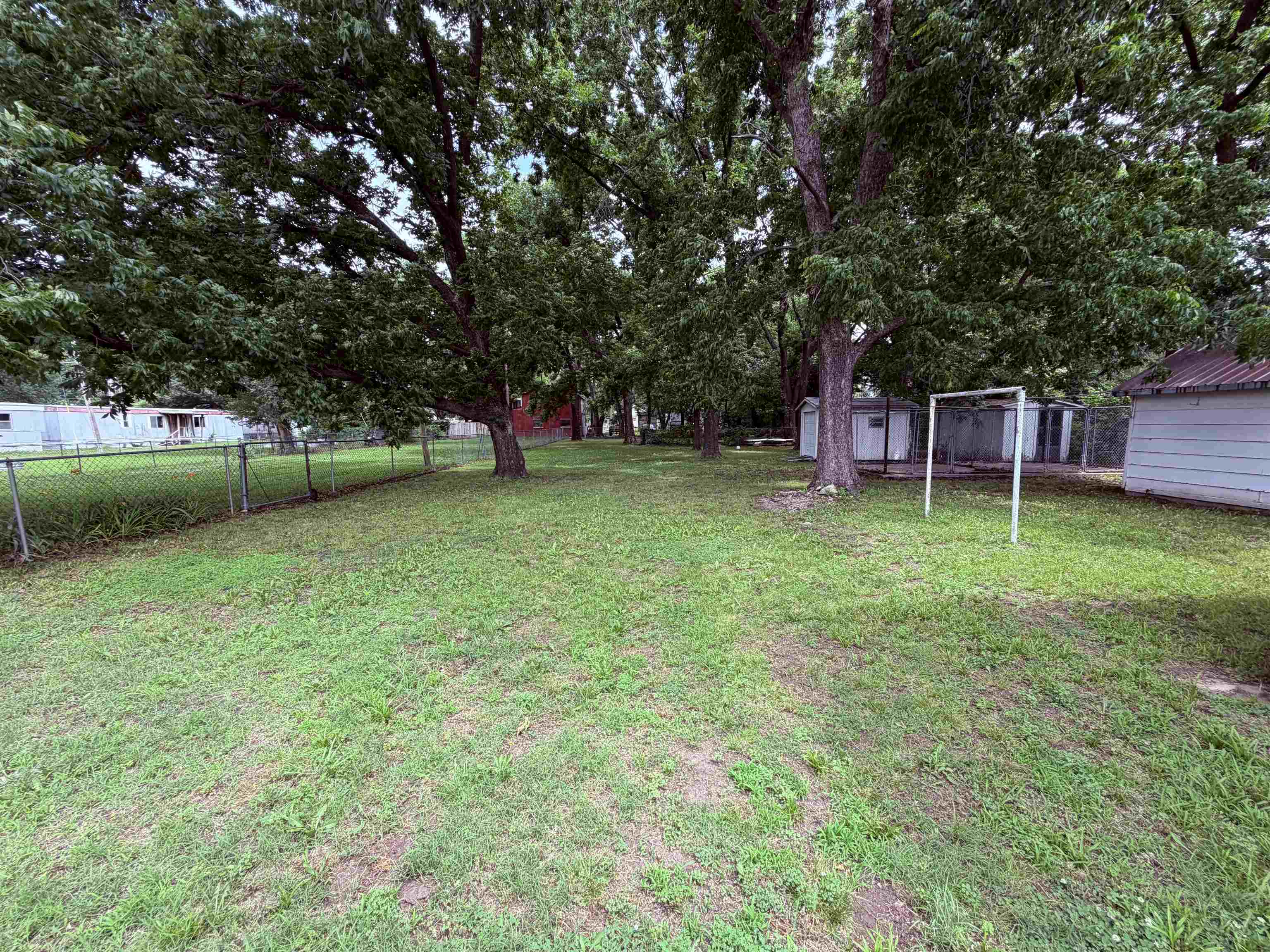 406 E 5th Ave Property Photo 21