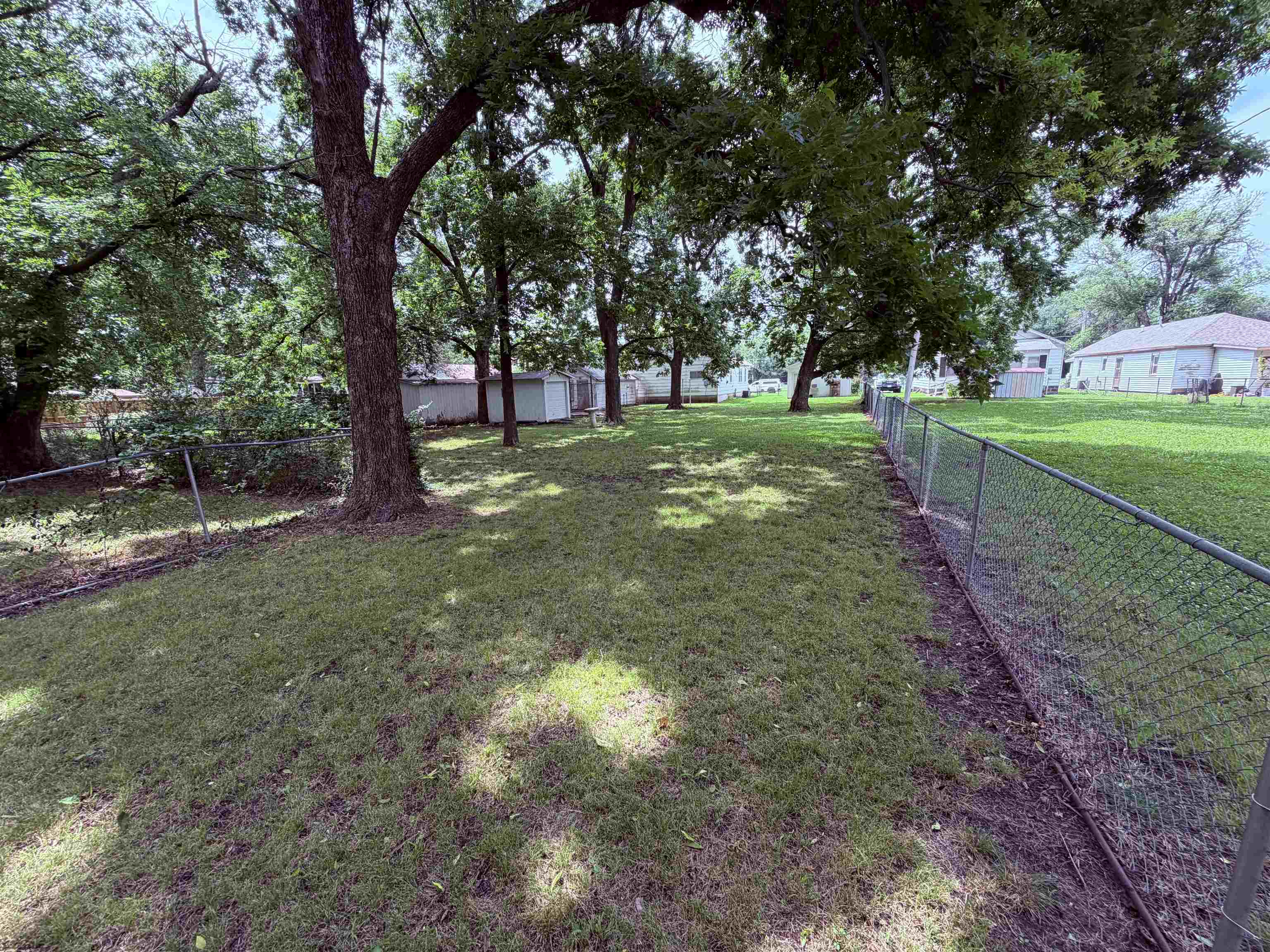 406 E 5th Ave Property Photo 22