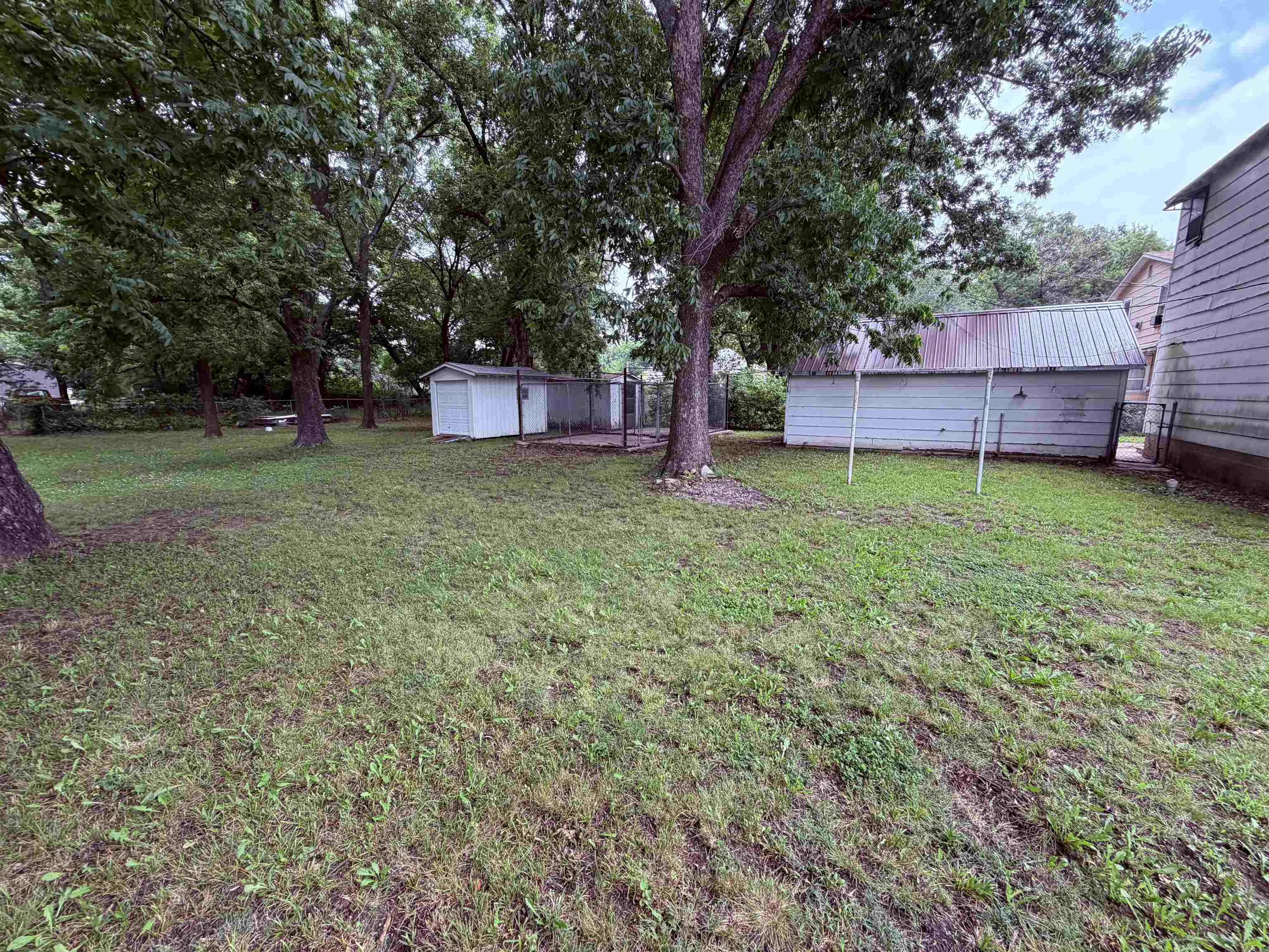 406 E 5th Ave Property Photo 23