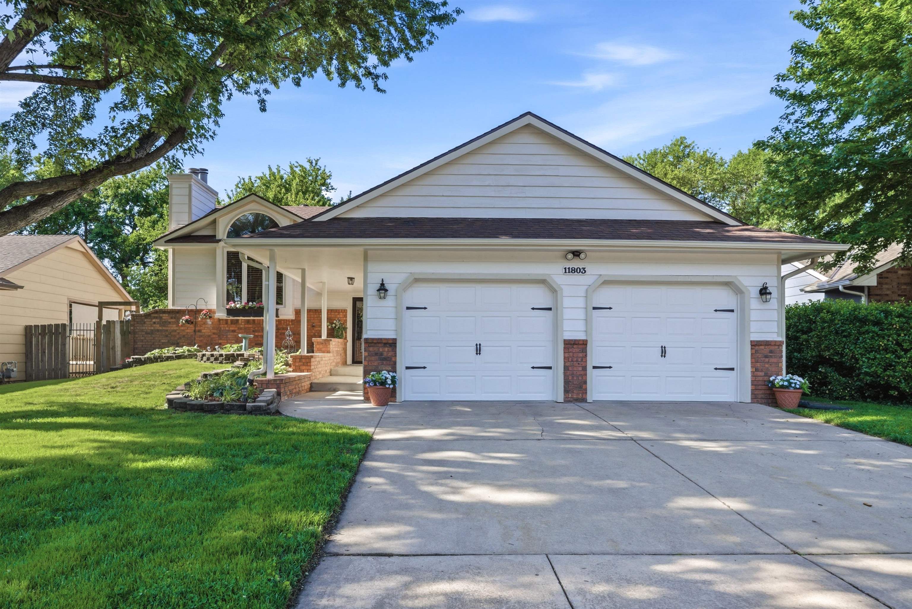 11803 W Rolling Hills Dr. Property Photo 1