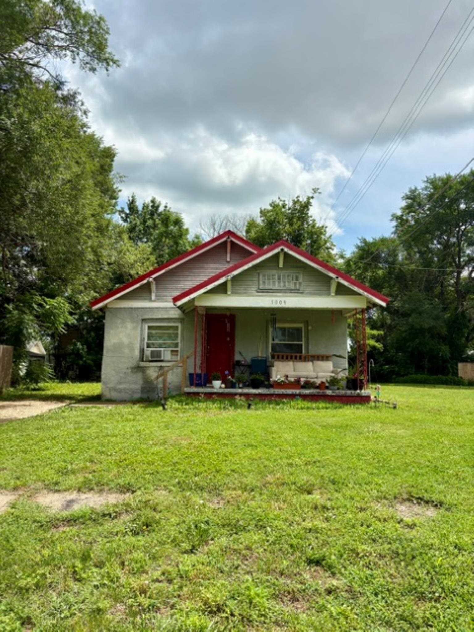 1009 W Kansas Ave Property Photo 1