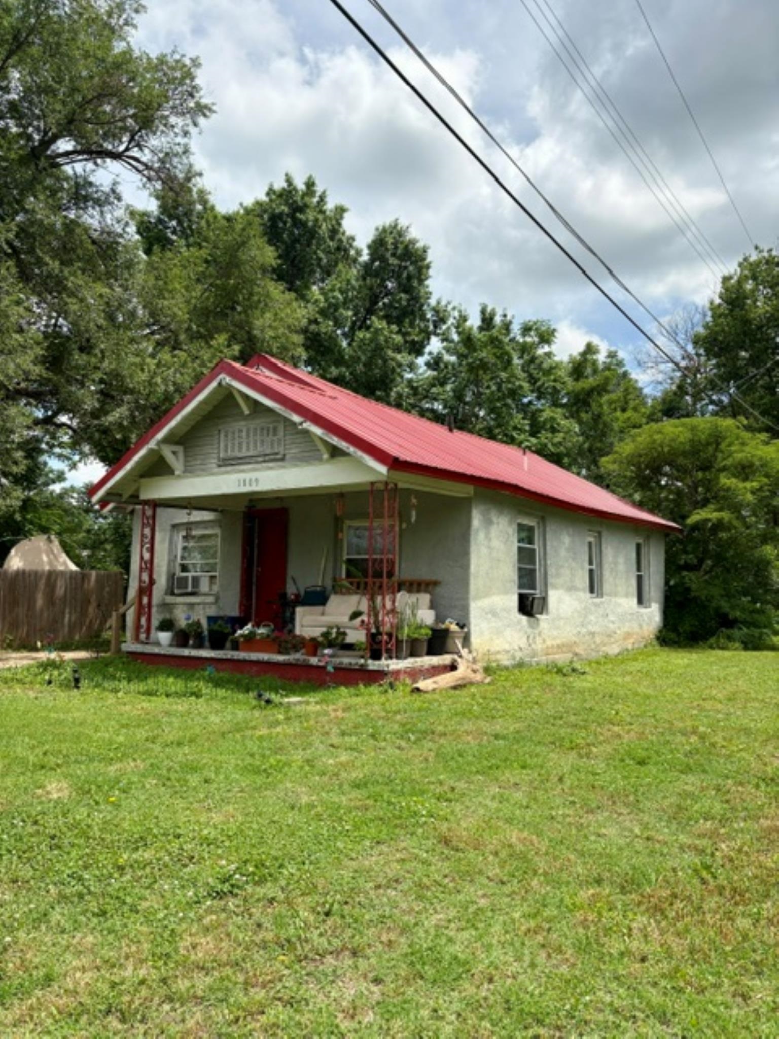 1009 W Kansas Ave Property Photo 2