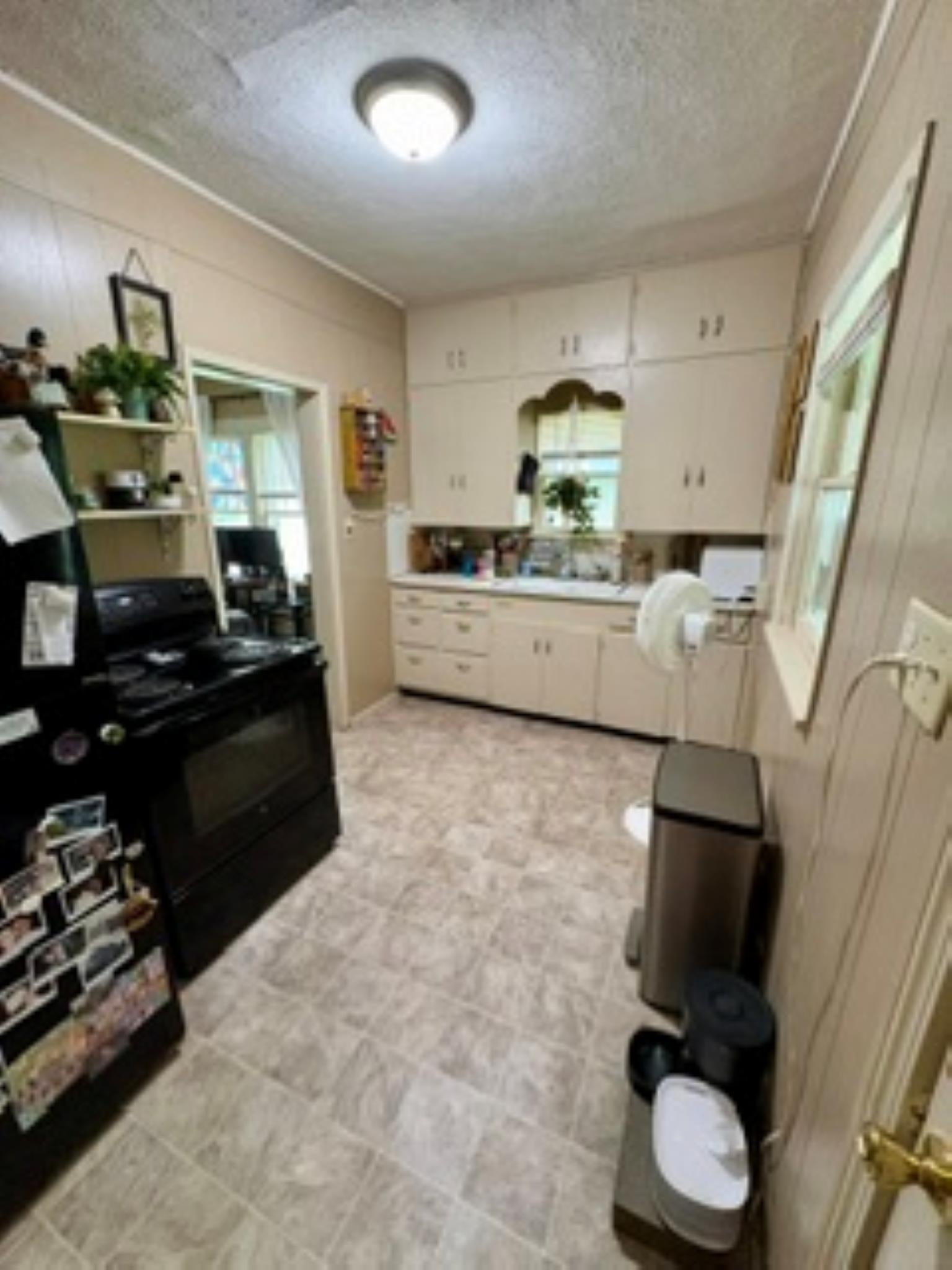 619 W Locust Ave Property Photo 8