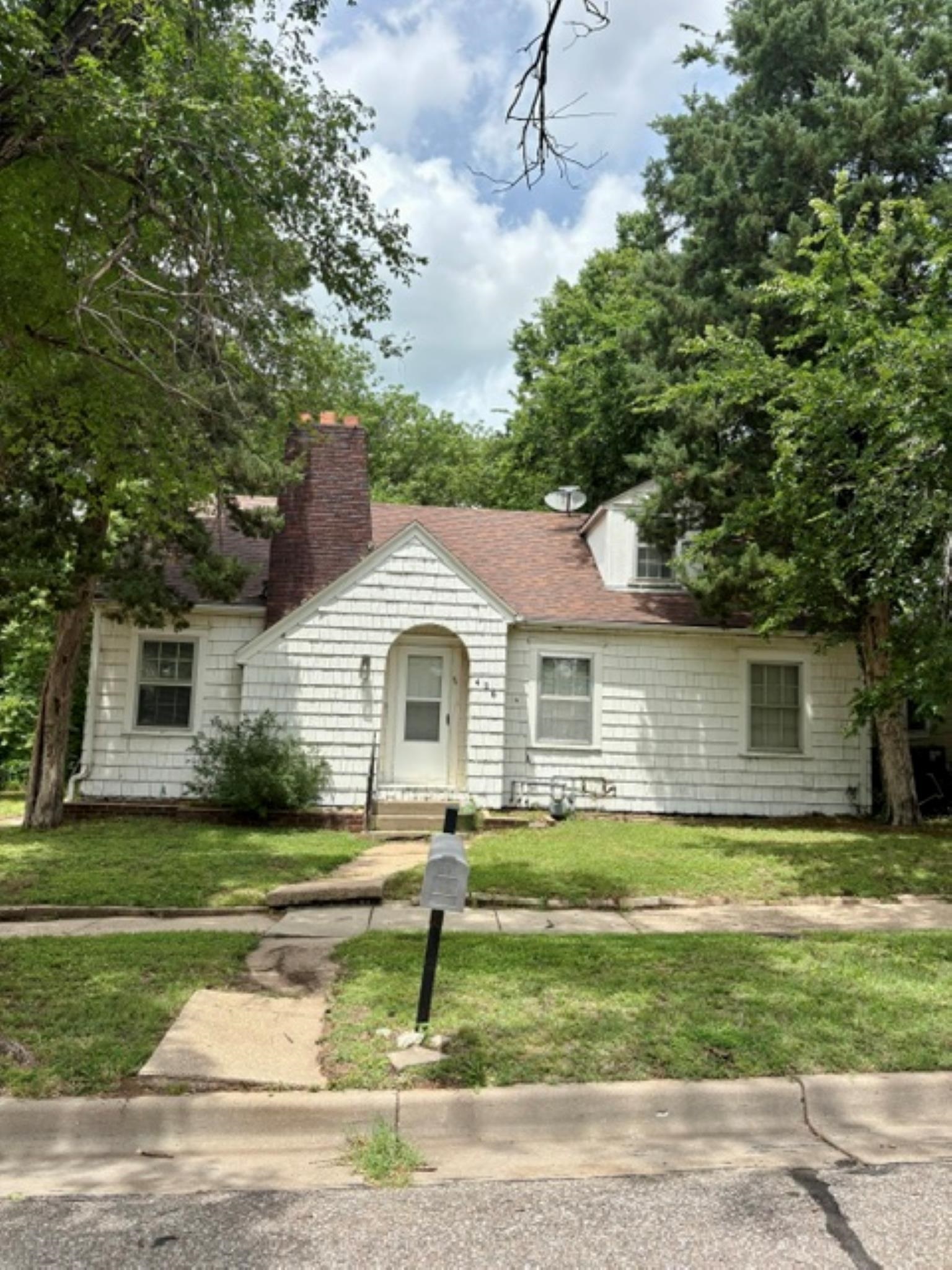426 W Cave Springs AVe Property Photo 1