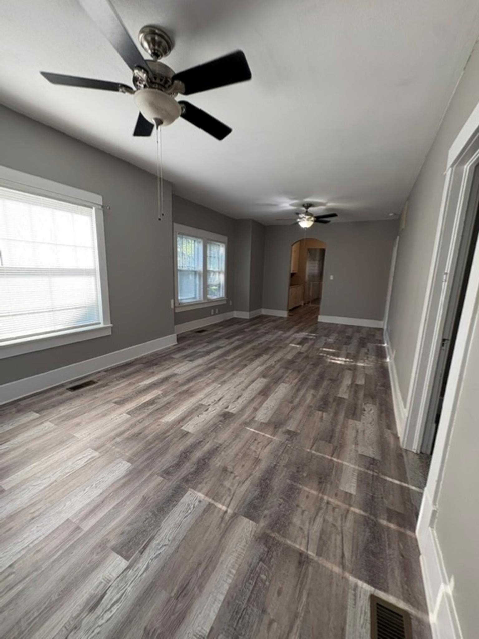 514 W Cave Springs Ave Property Photo 2