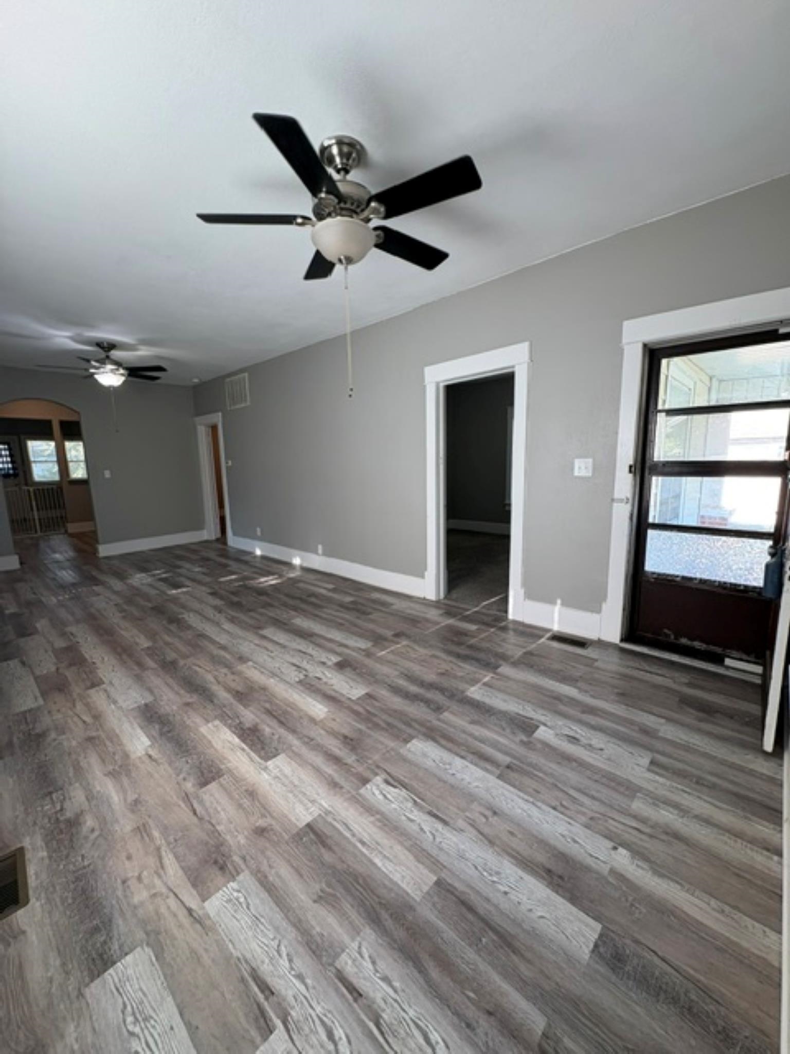514 W Cave Springs Ave Property Photo 3