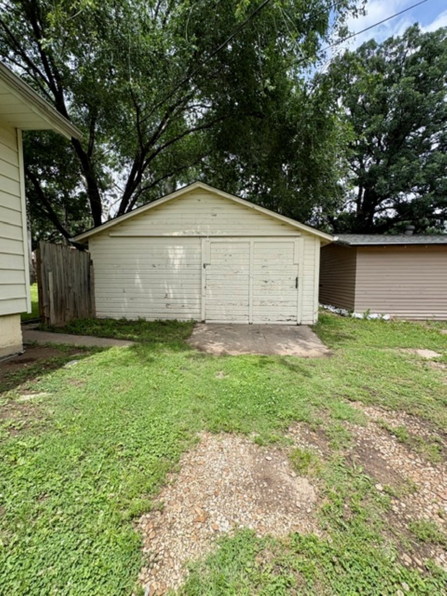 514 W Cave Springs Ave Property Photo 15
