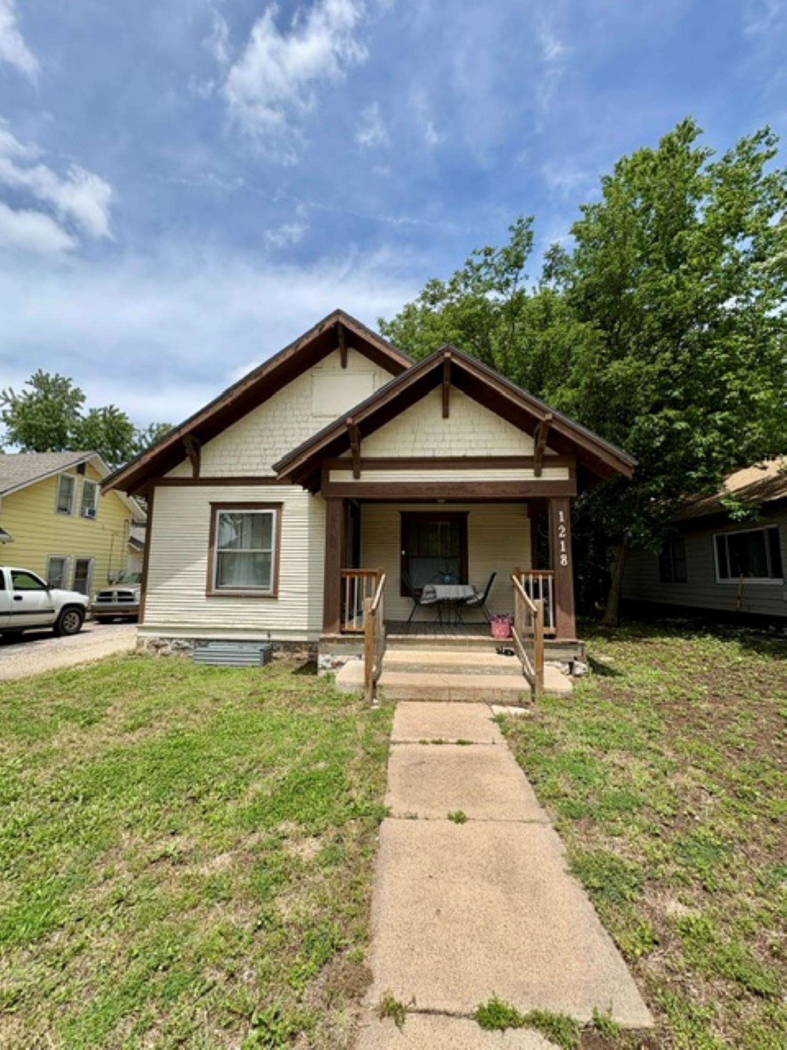 1218 W Central Ave Property Photo 1