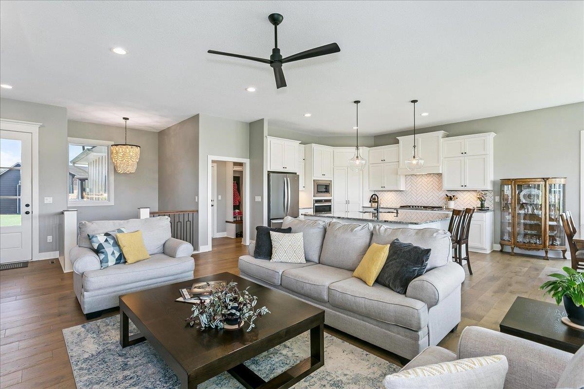 2407 N Lakeside Cir. Property Photo 6