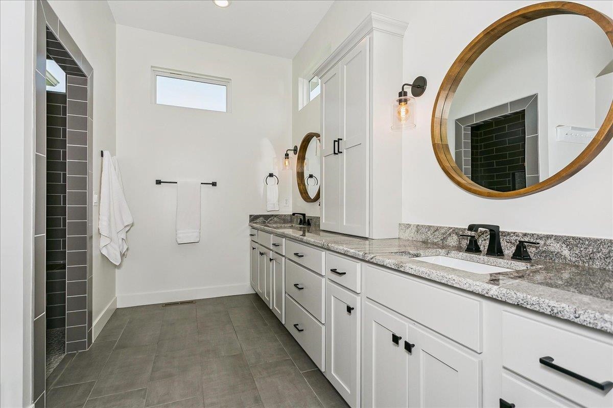 2407 N Lakeside Cir. Property Photo 15