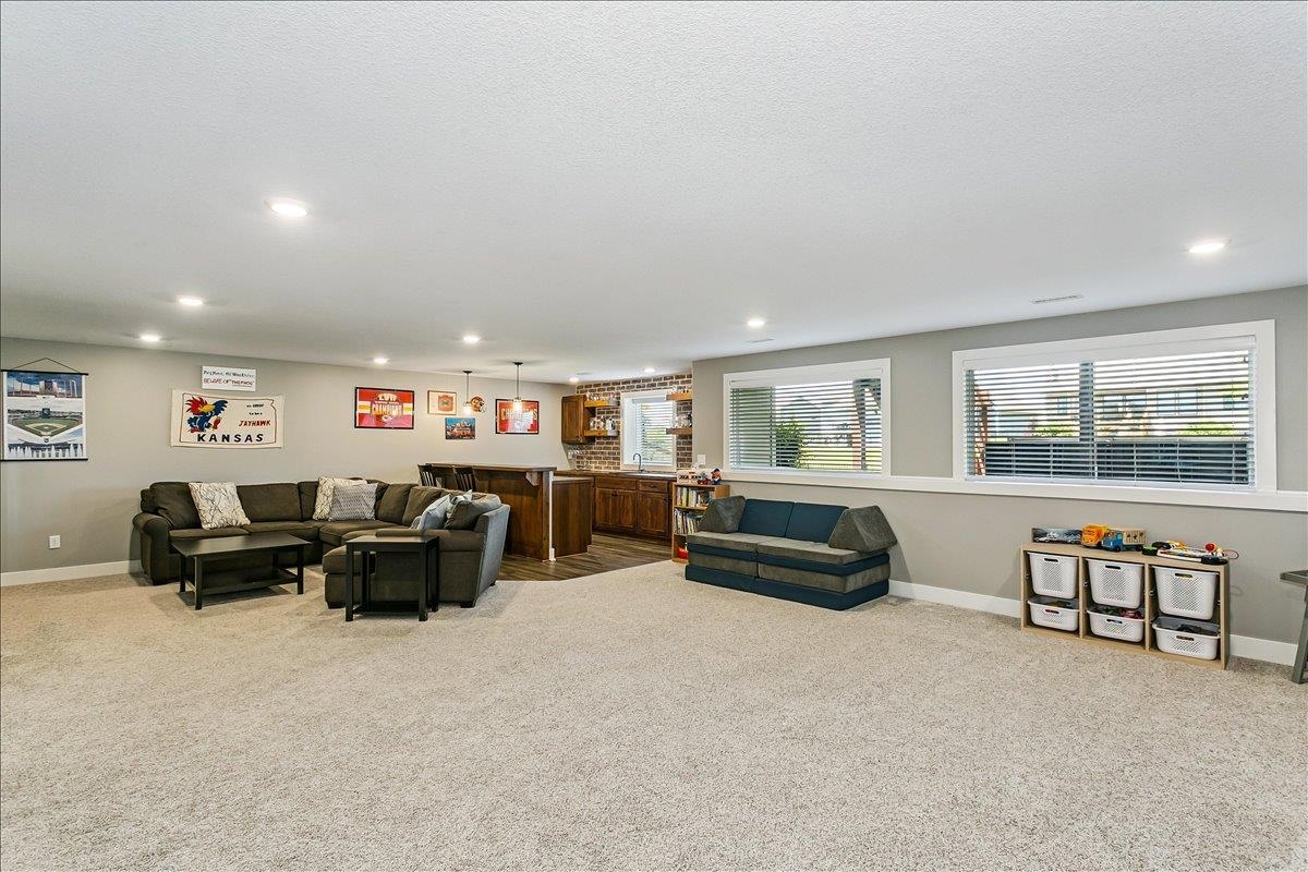 2407 N Lakeside Cir. Property Photo 19