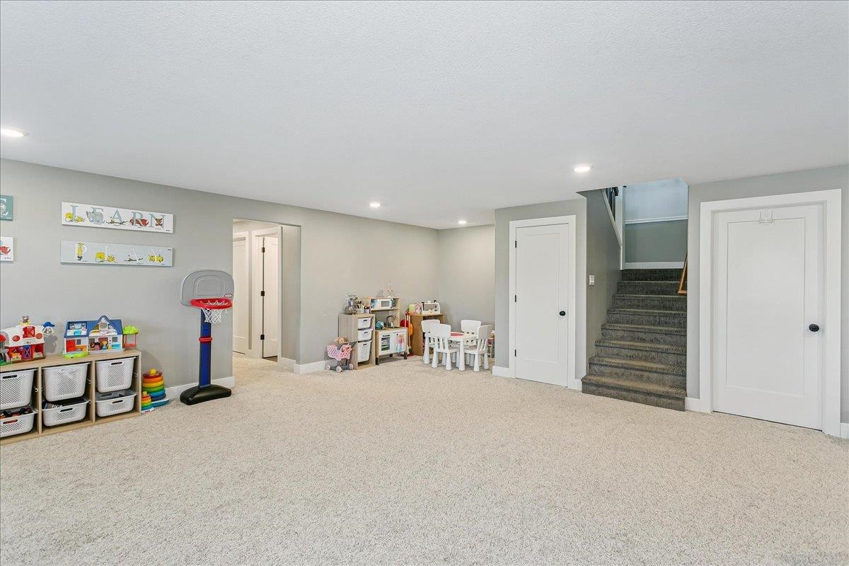 2407 N Lakeside Cir. Property Photo 22