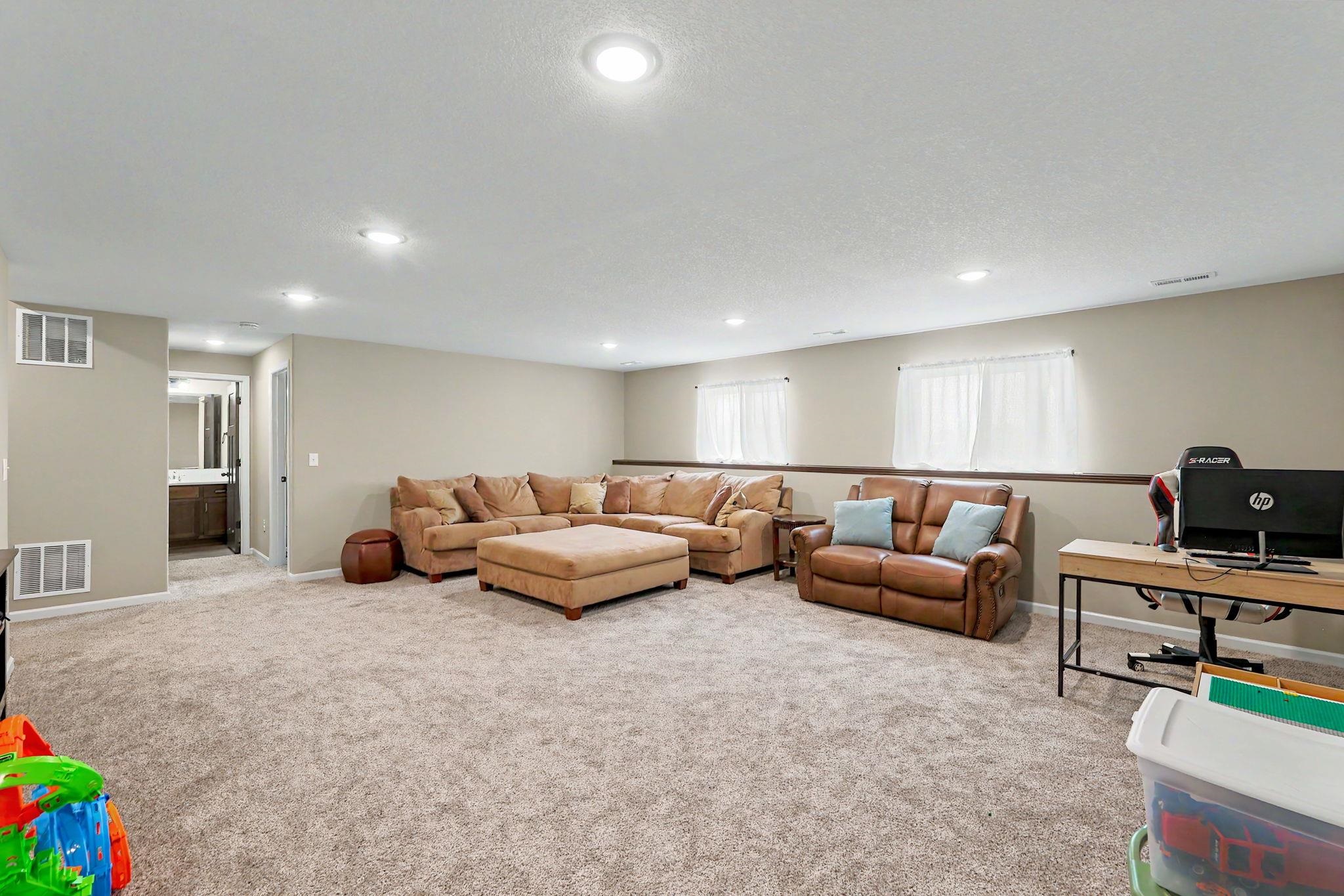 2594 Spring Meadows Ct Property Photo 26