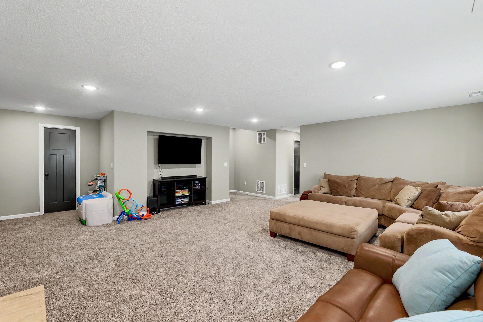 2594 Spring Meadows Ct Property Photo 27