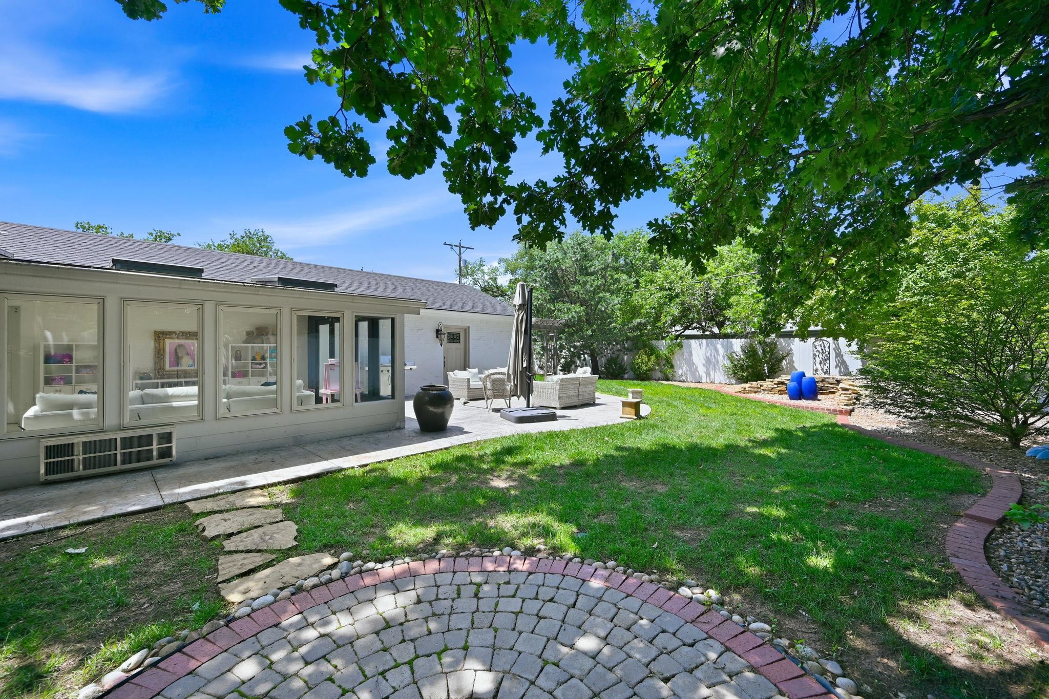 24 E Douglas Ave Property Photo 36
