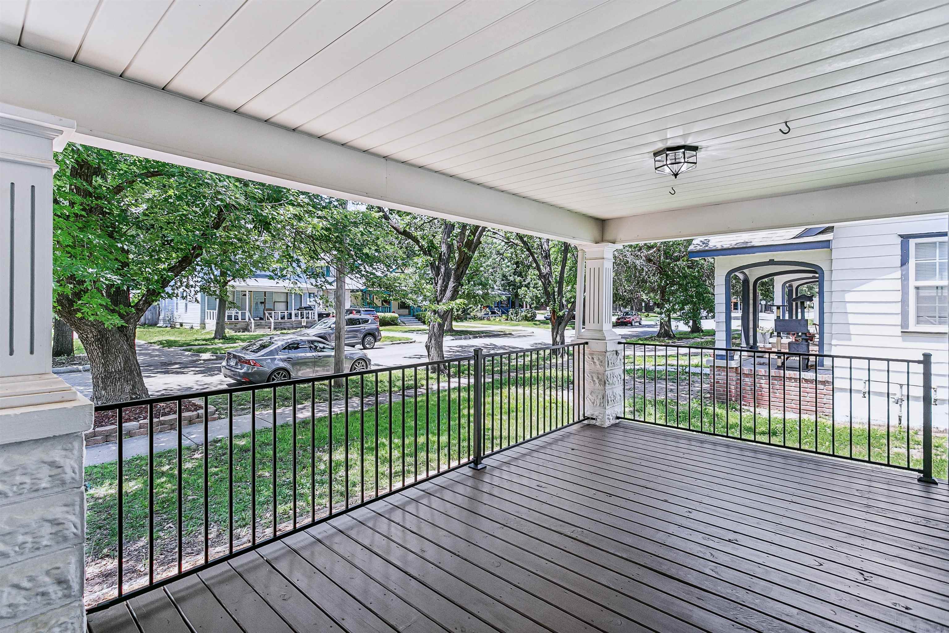 132 S Green Property Photo 4