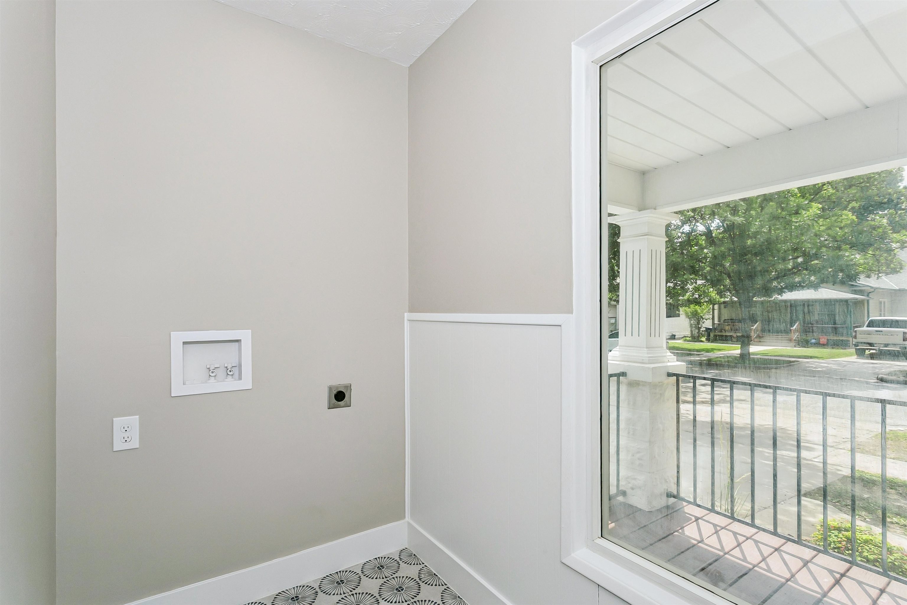 132 S Green Property Photo 5
