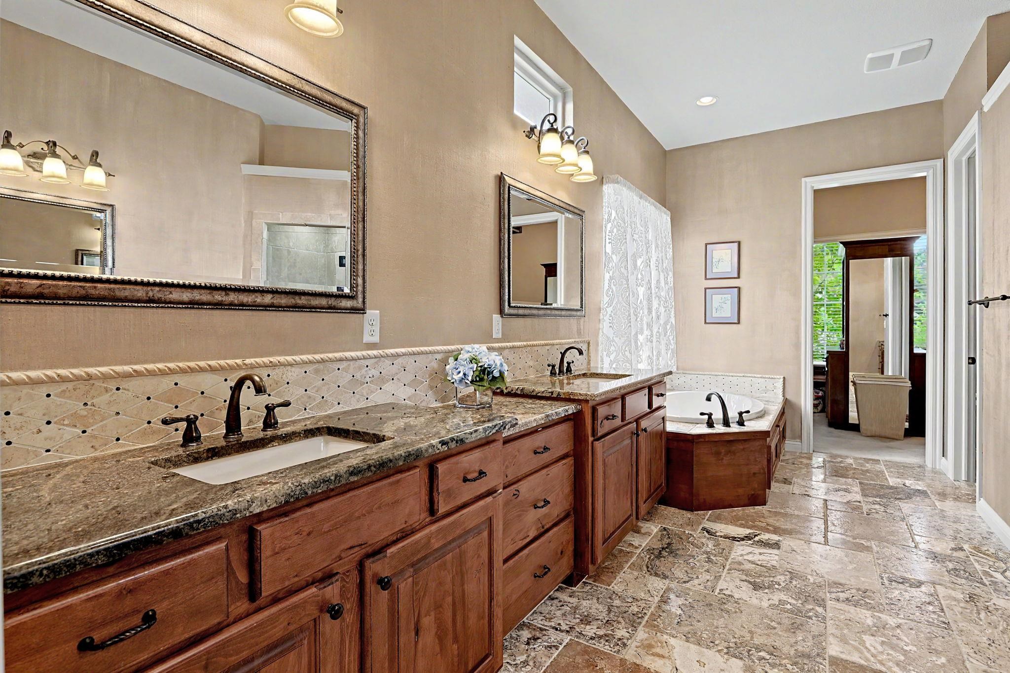 1610 N Graystone Property Photo 21