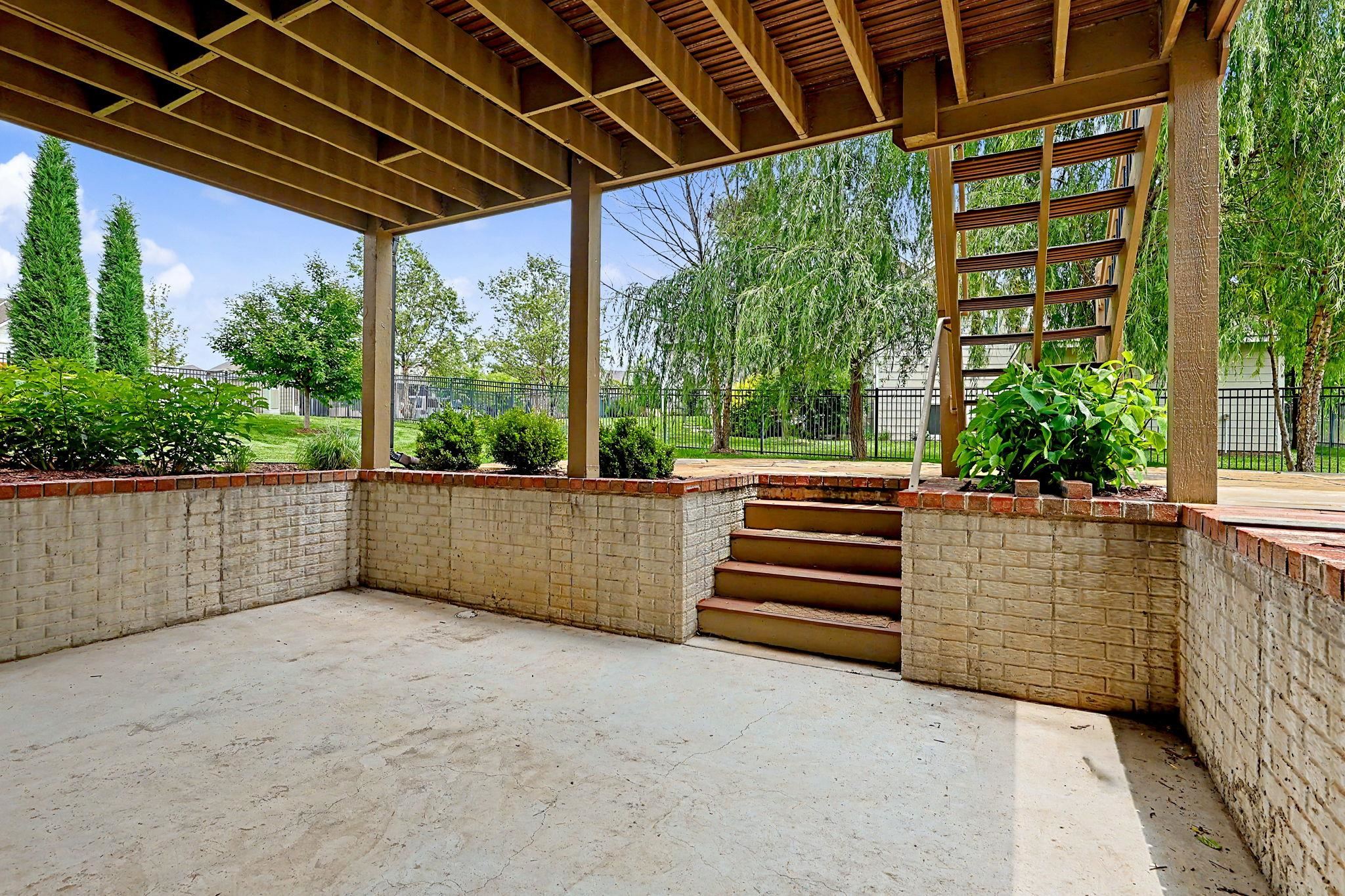 1610 N Graystone Property Photo 33