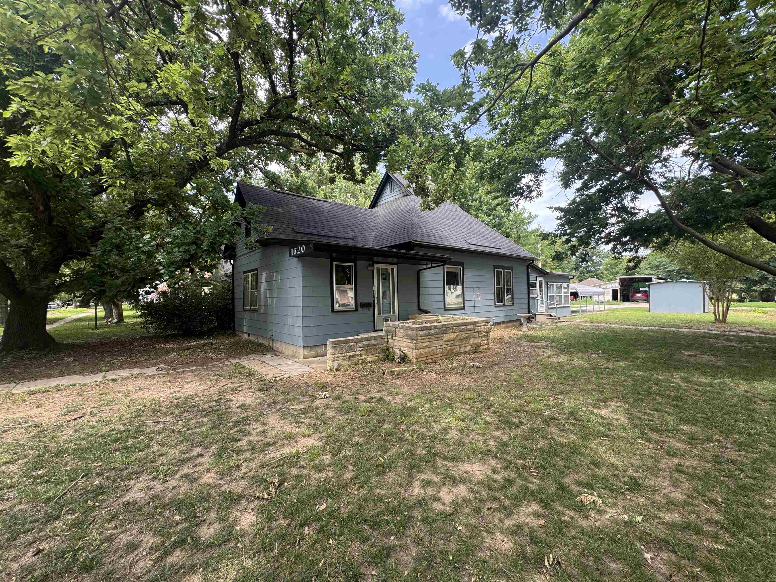 1620 Fuller Property Photo 1