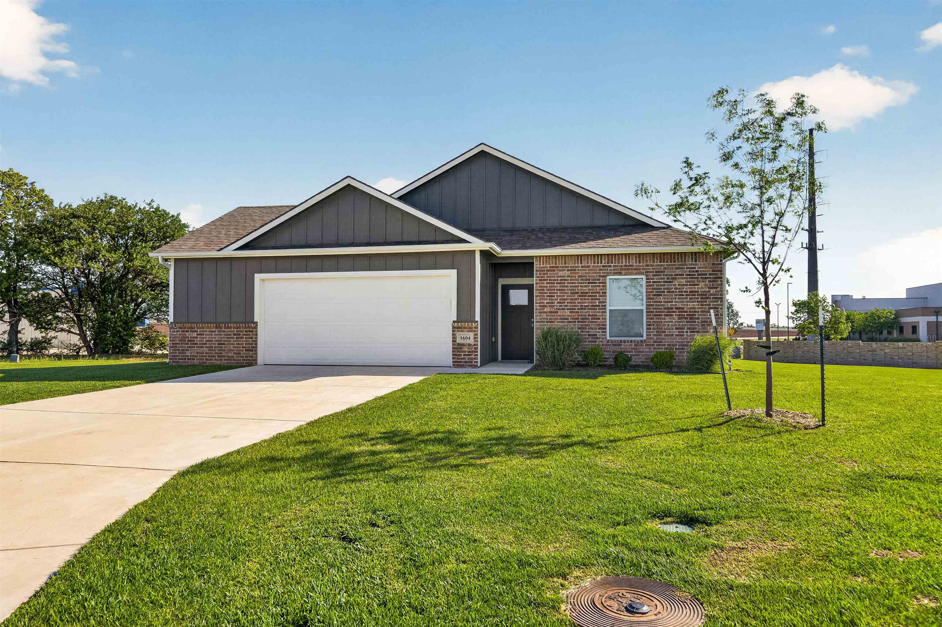 1604 Casey Cir Property Photo