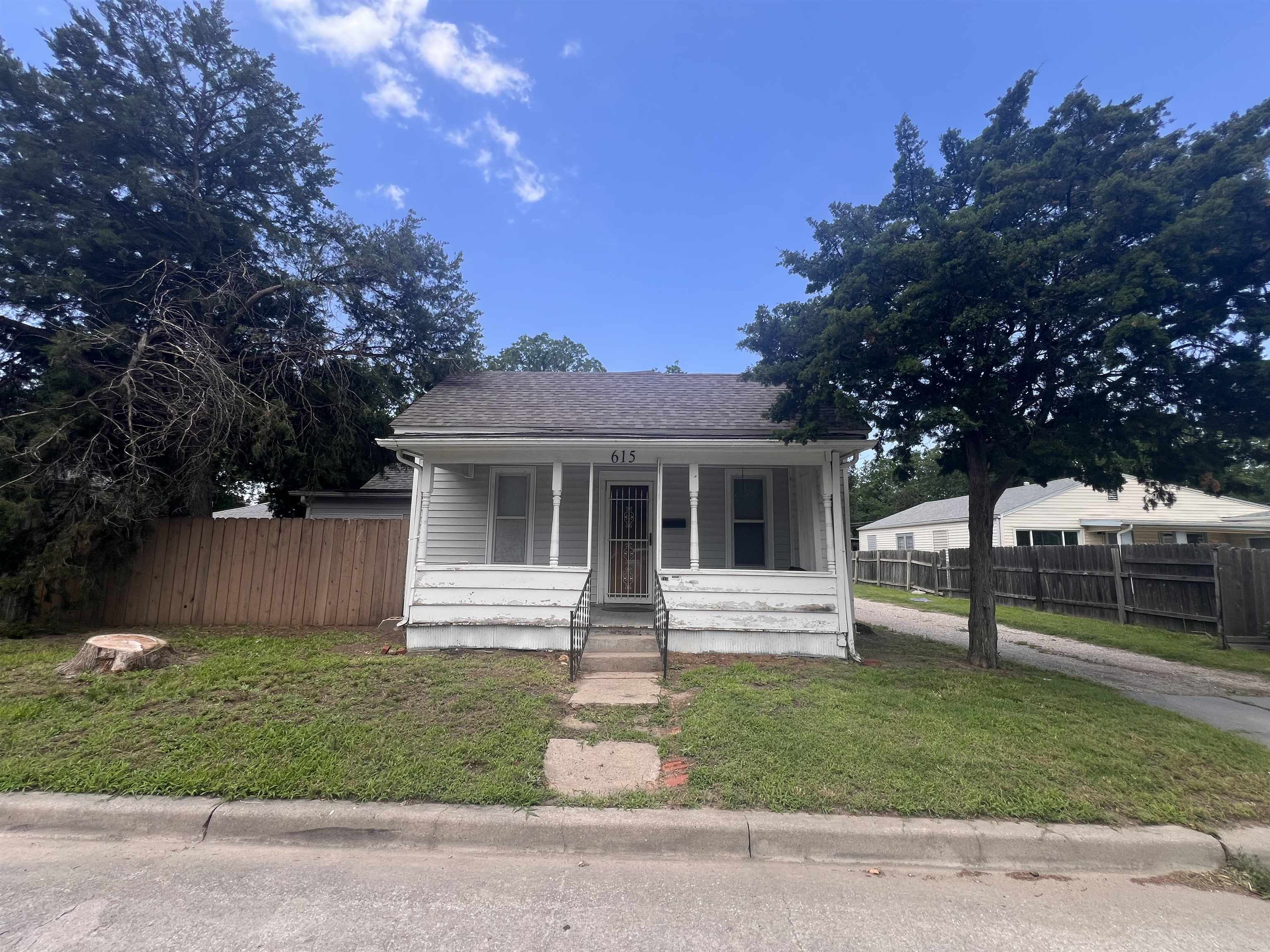 615 N Custer Property Photo 1